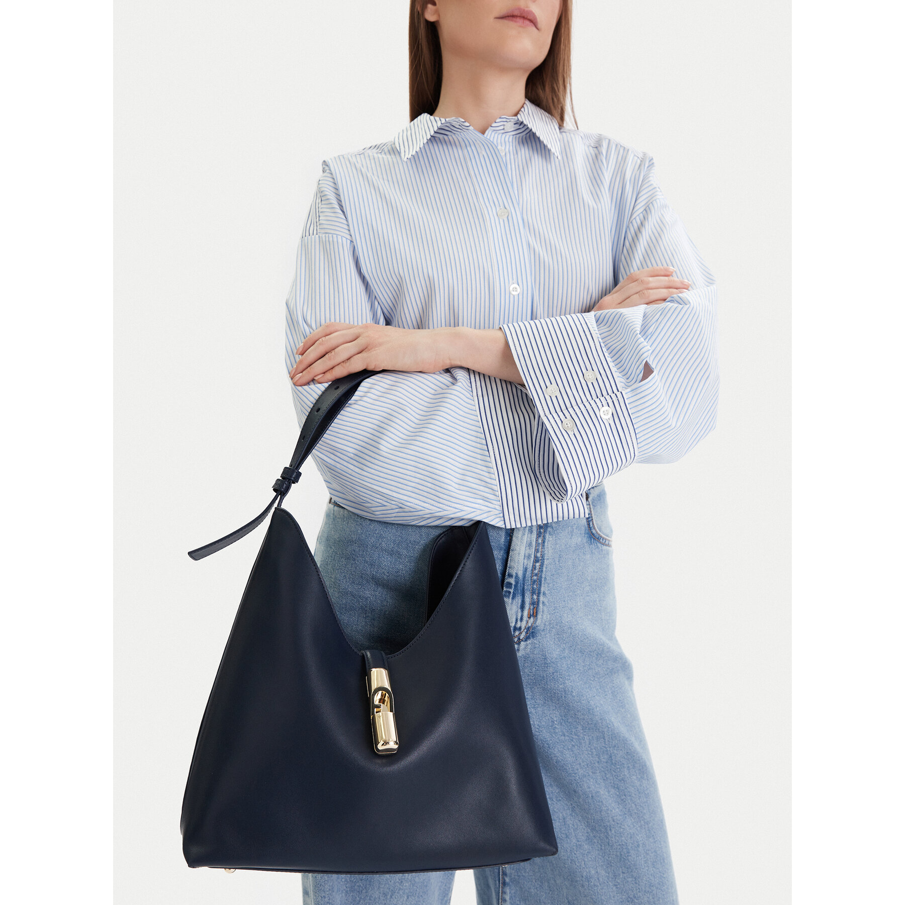 Дамска чанта Furla Goccia M WB01499 BX3104 KH 4852S Тъмносин