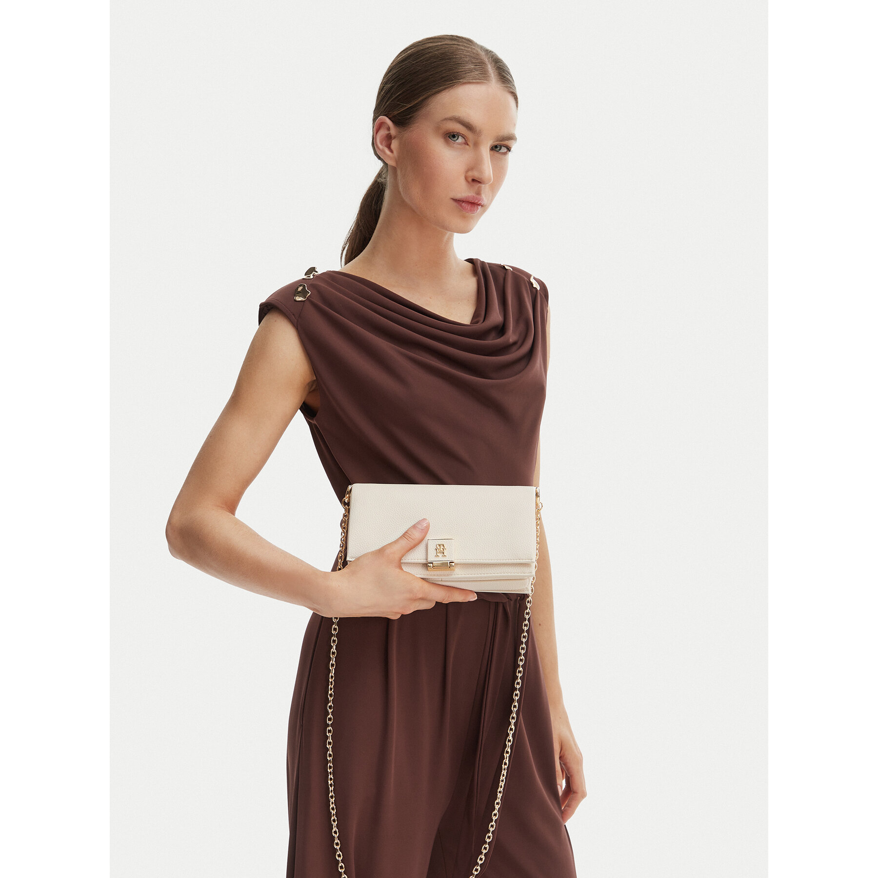 Τσάντα Tommy Hilfiger Th Her Chain Crossover AW0AW17403 Εκρού