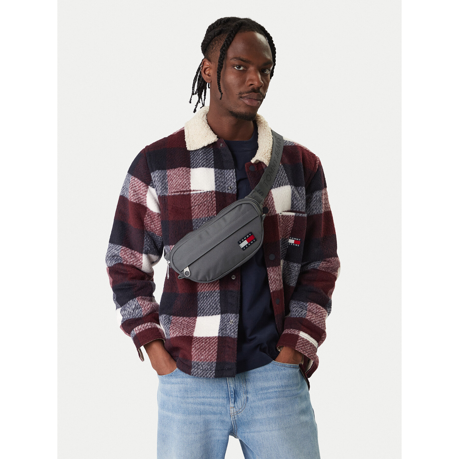 Чанта за кръст﻿ Tommy Jeans Tjm Ess Daily Bumbag AM0AM13701 Сив