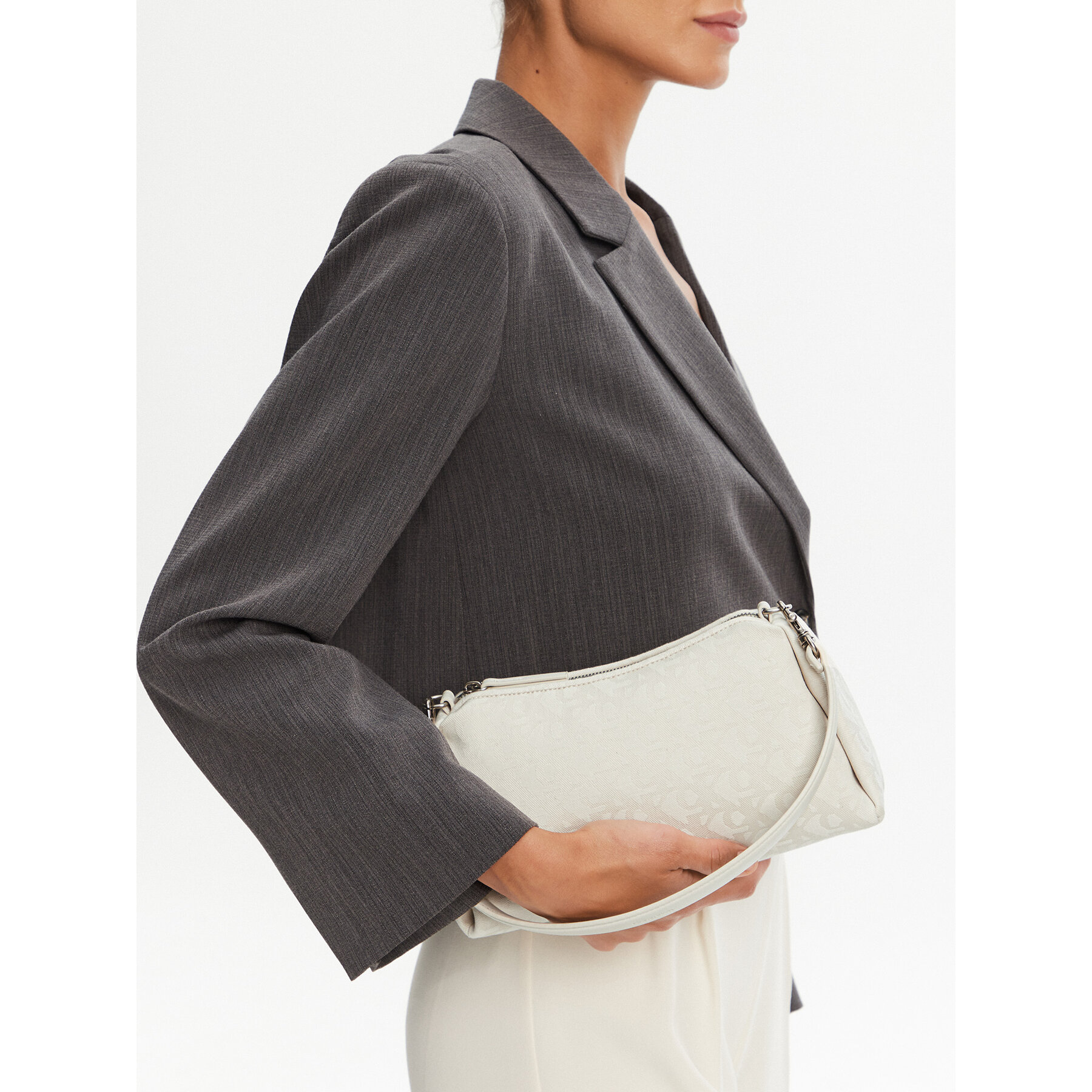 Τσάντα Calvin Klein Jeans Ckj Monogram Drop Sm Shoulder Ba LV04K3142G Εκρού