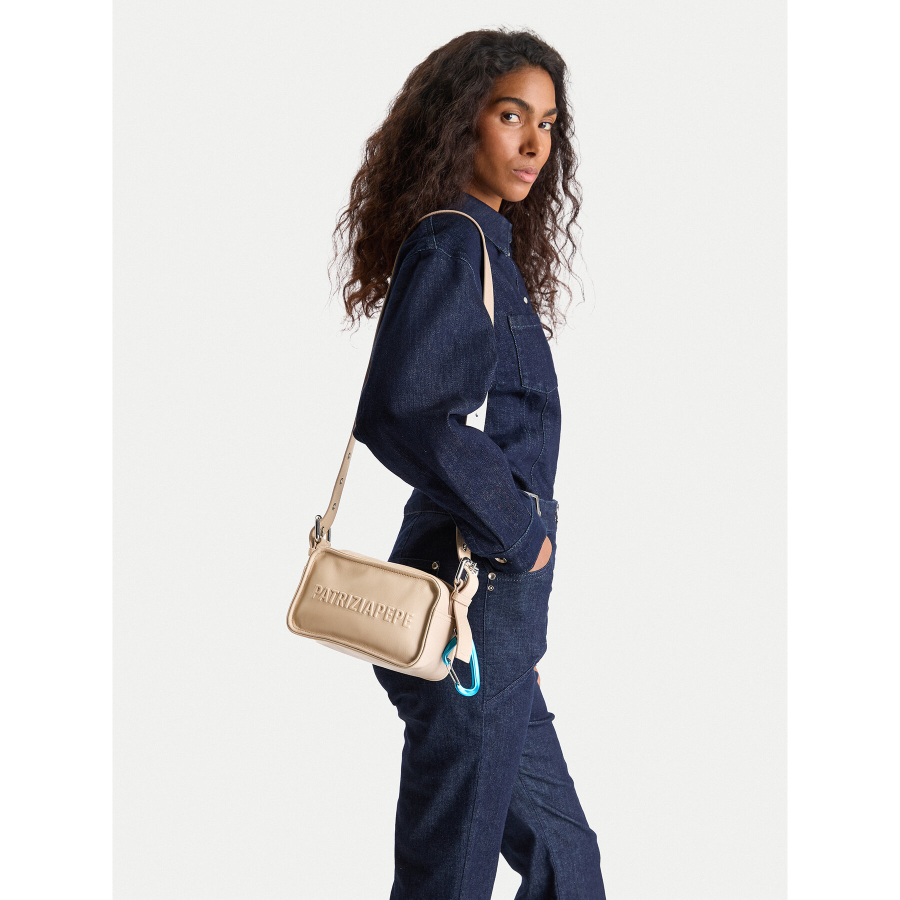 Дамска чанта Patrizia Pepe 2B0153/L113-R874 Бежов