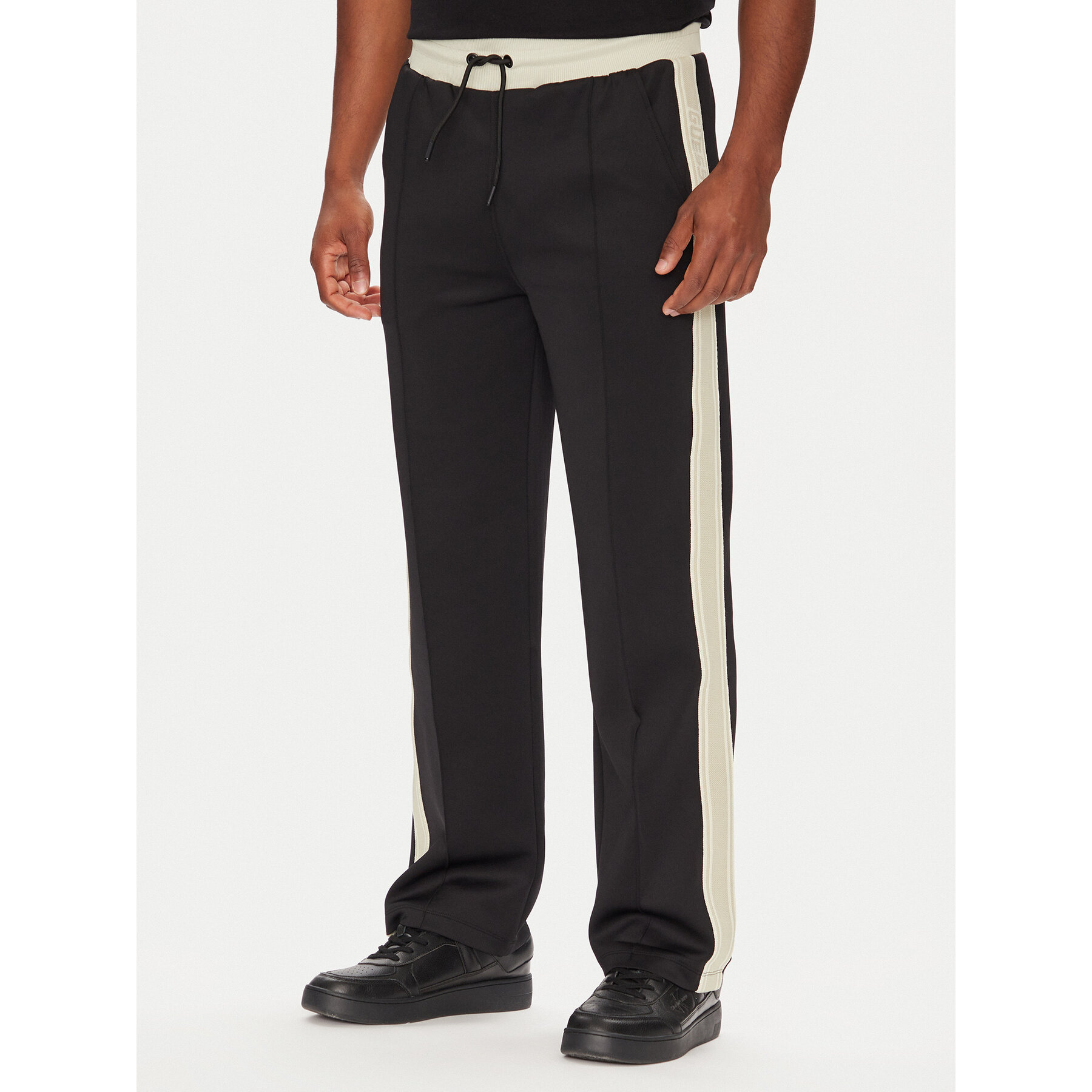 Guess Jogginghose Z5YB14 KCRU2 Schwarz Regular Fit