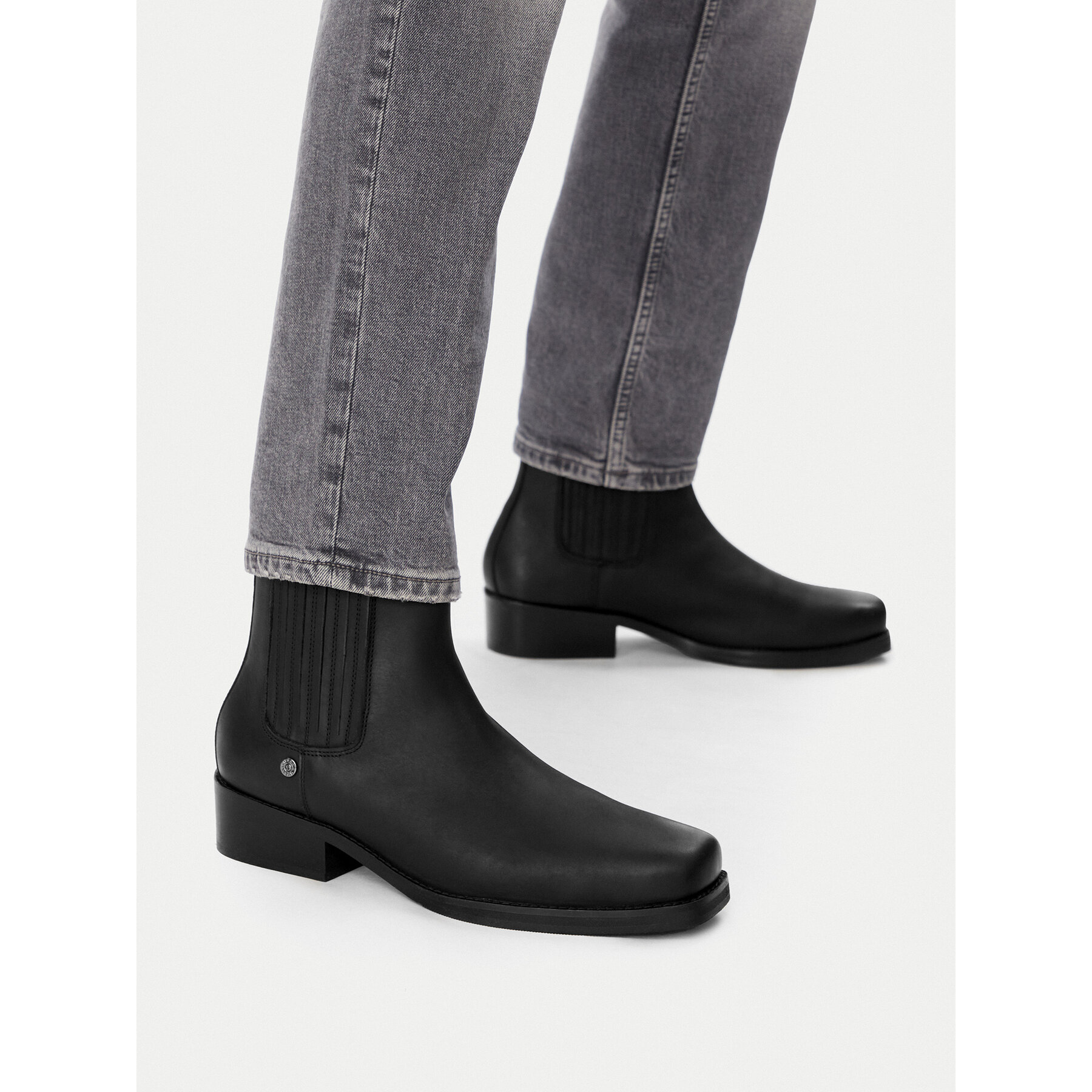 Členková obuv s elastickým prvkom Guess Jeans EO-KEANU-02 MI24 Čierna