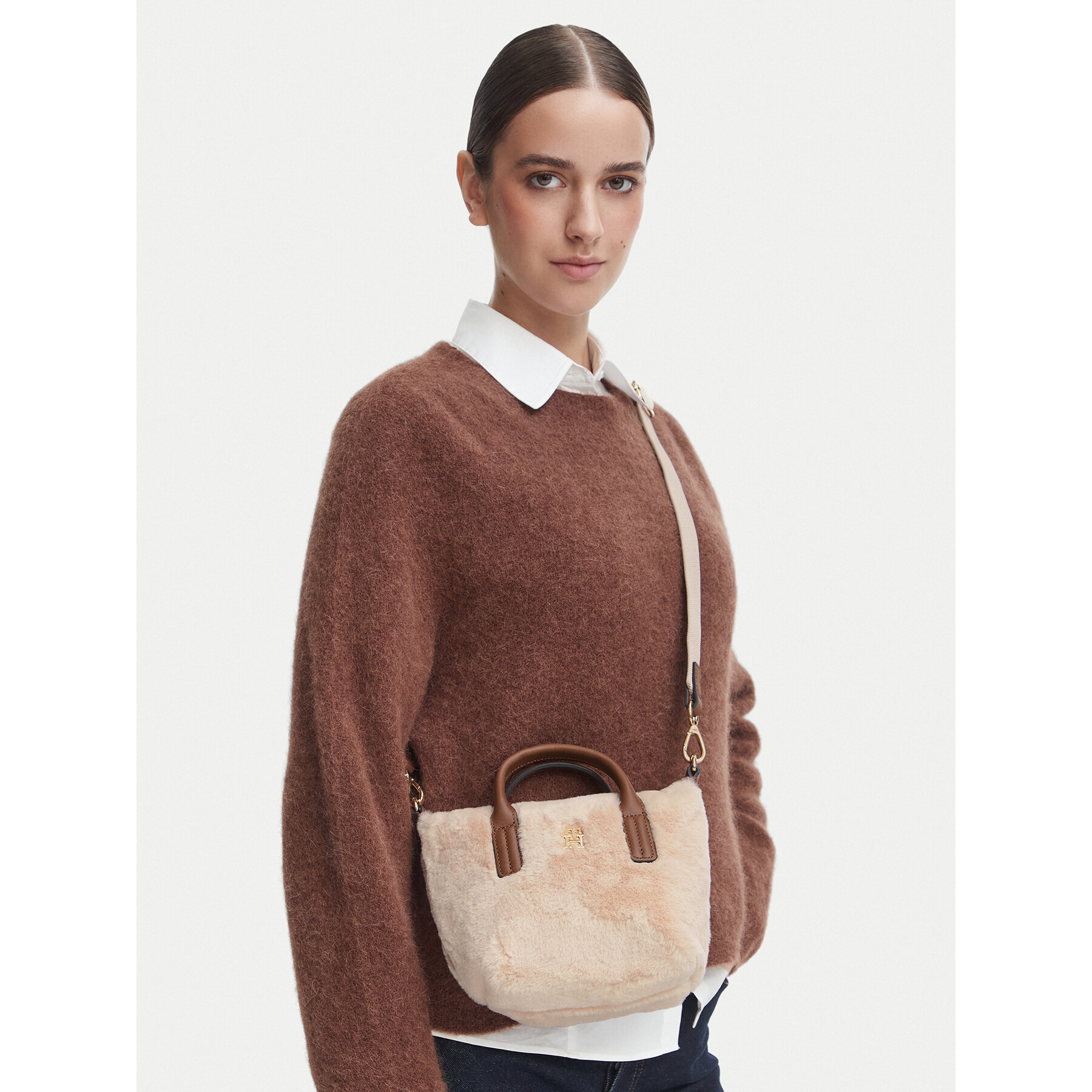 Geantă Tommy Hilfiger Popette Micro Tote Faux Fur AW0AW19311 Bej deschis