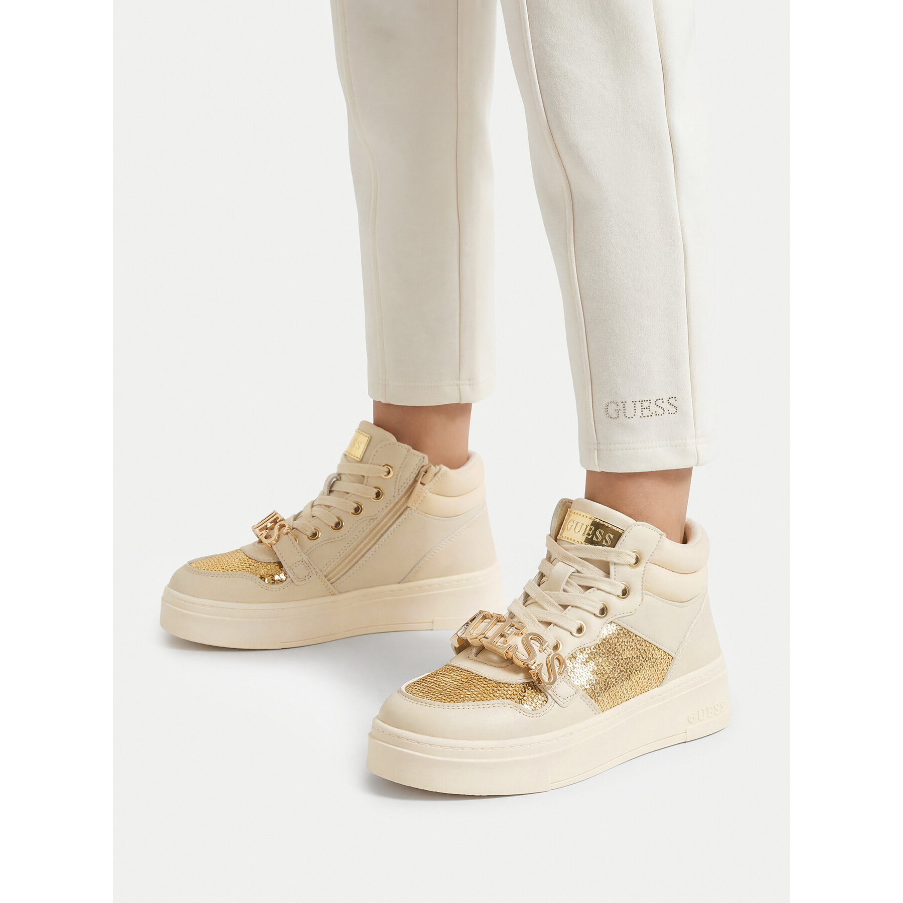 Sneakers Guess CEOWB-AVO-357-05 Écru