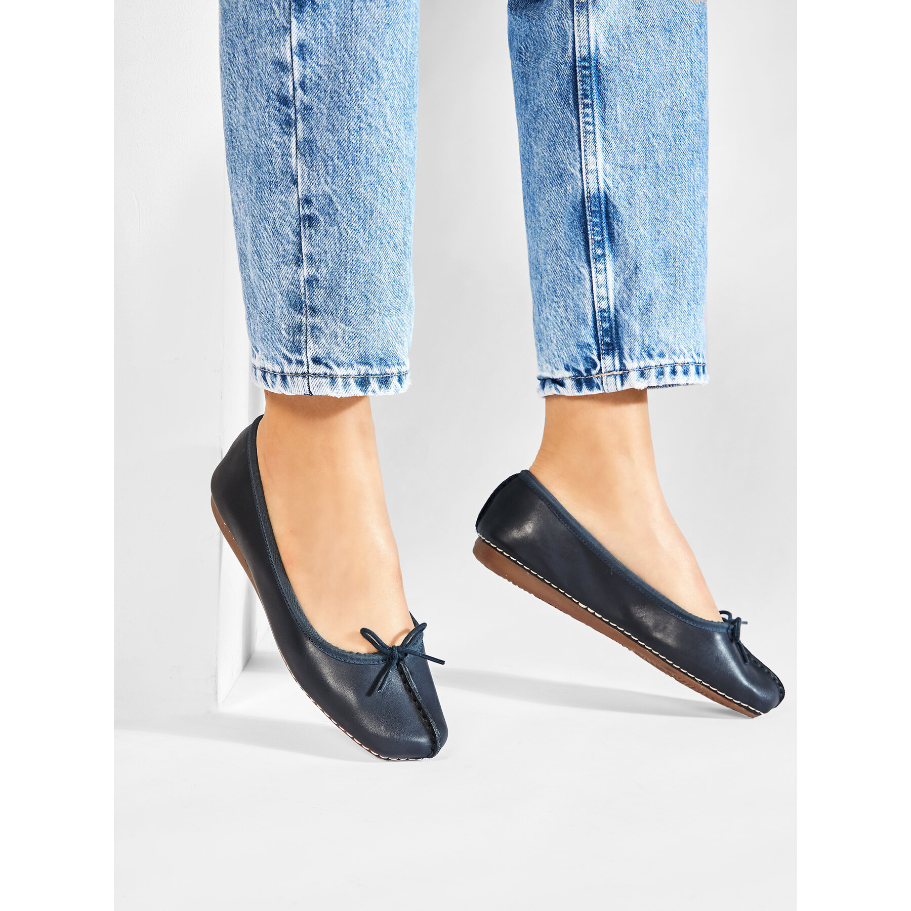 Balerīnas Clarks Freckle Ice 203529324 Tumši zils