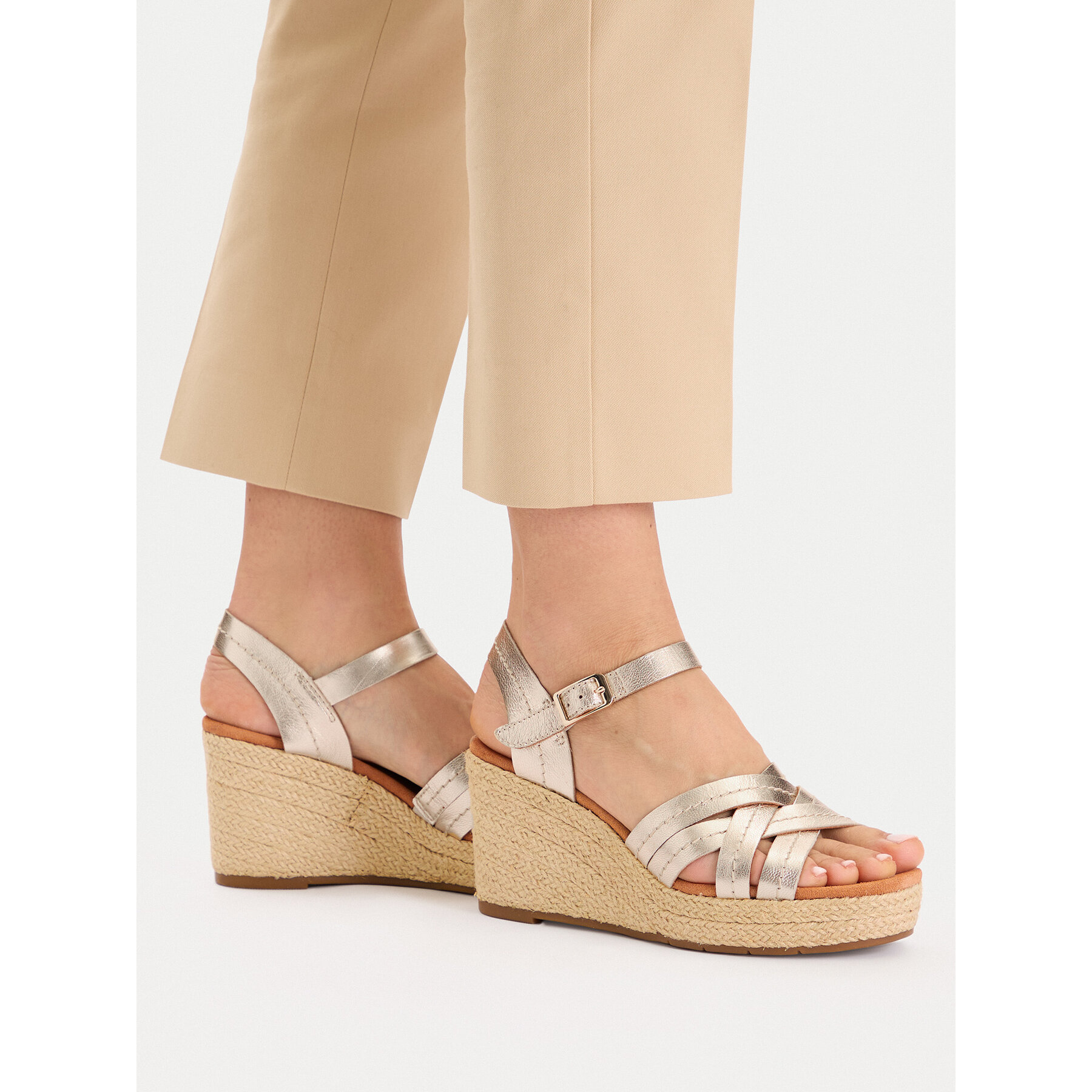 Espadrilky Clarks Sabina Strap 26181463 Zlatá