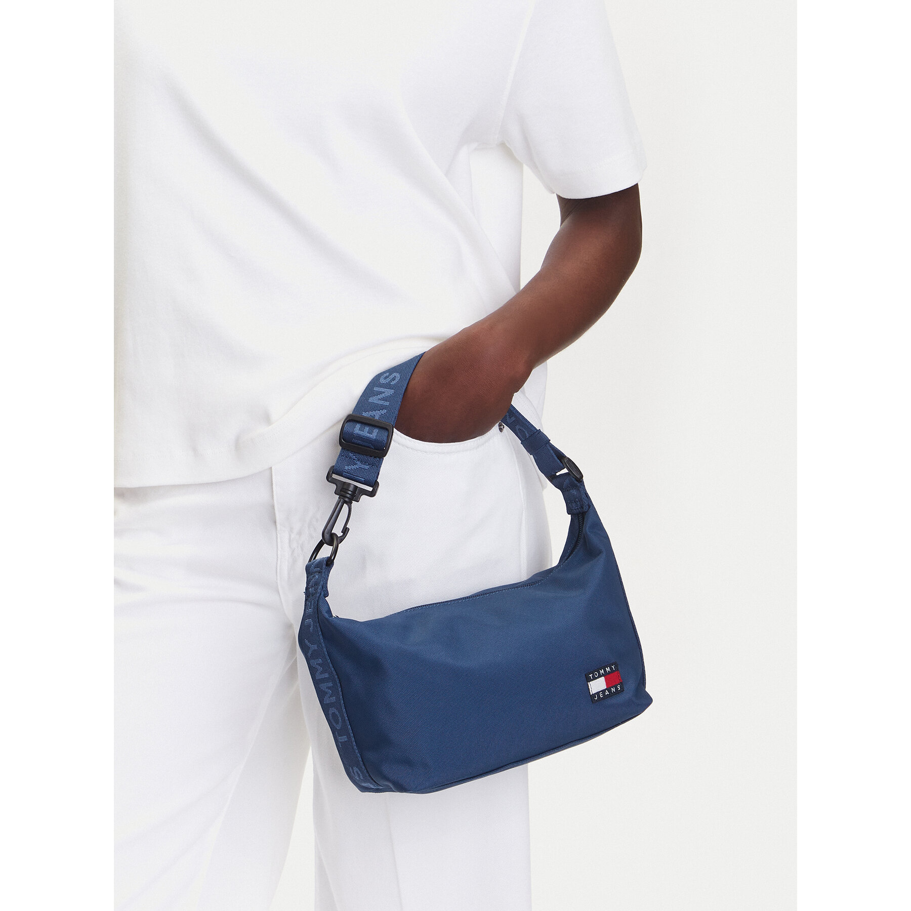 Geantă Tommy Jeans Tjw Ess Daily Shoulder Bag AW0AW17287 Bleumarin