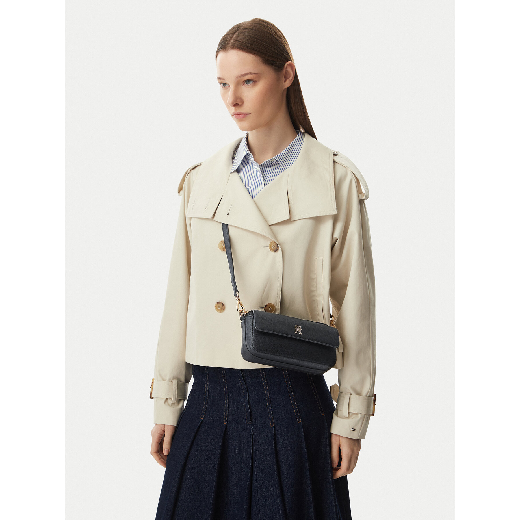 Ročna torba Tommy Hilfiger Th Icon Camera Bag AW0AW18721 Črna