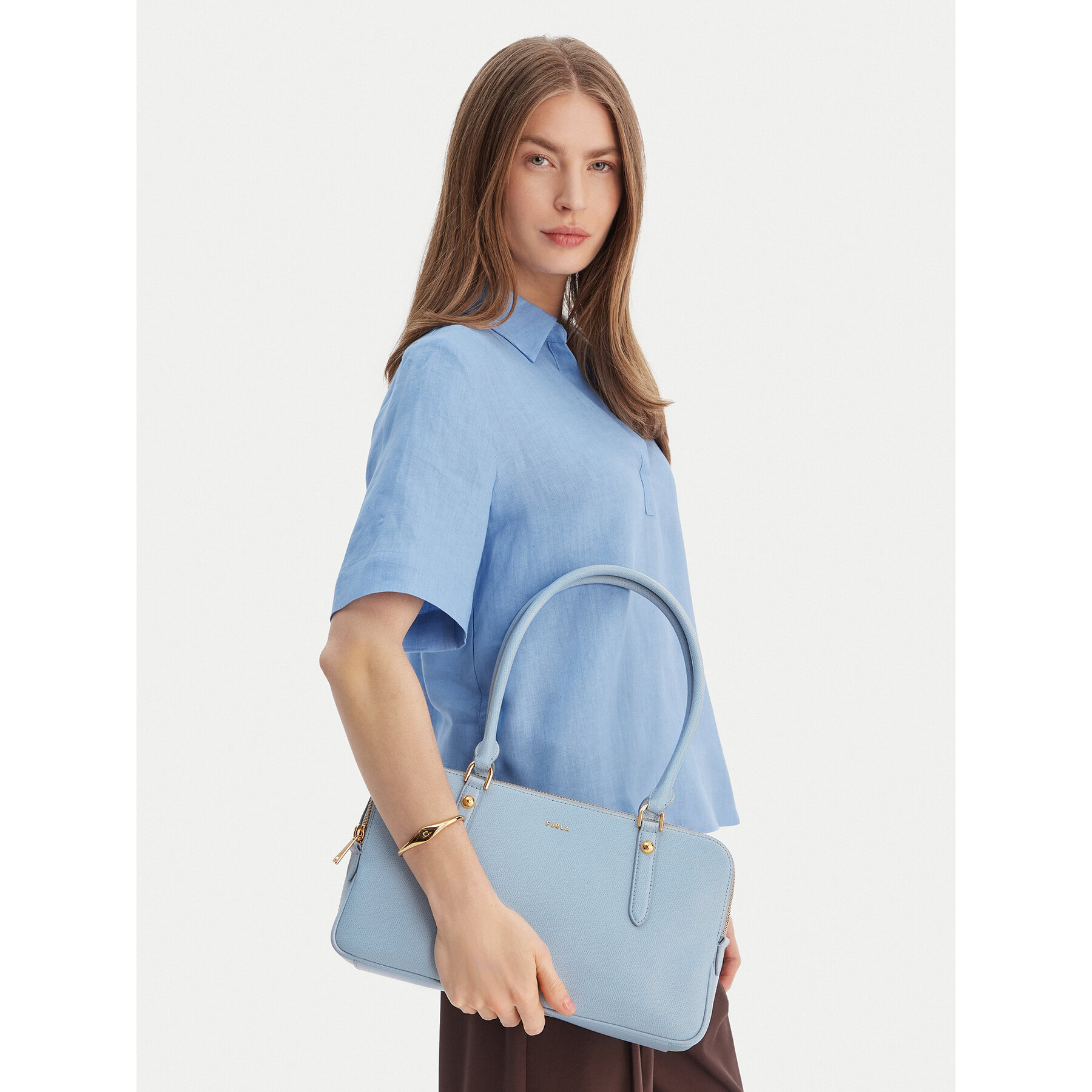 Ročna torba Furla Giulia M WB01871 BX0460 CN CDZ00 Svetlo modra