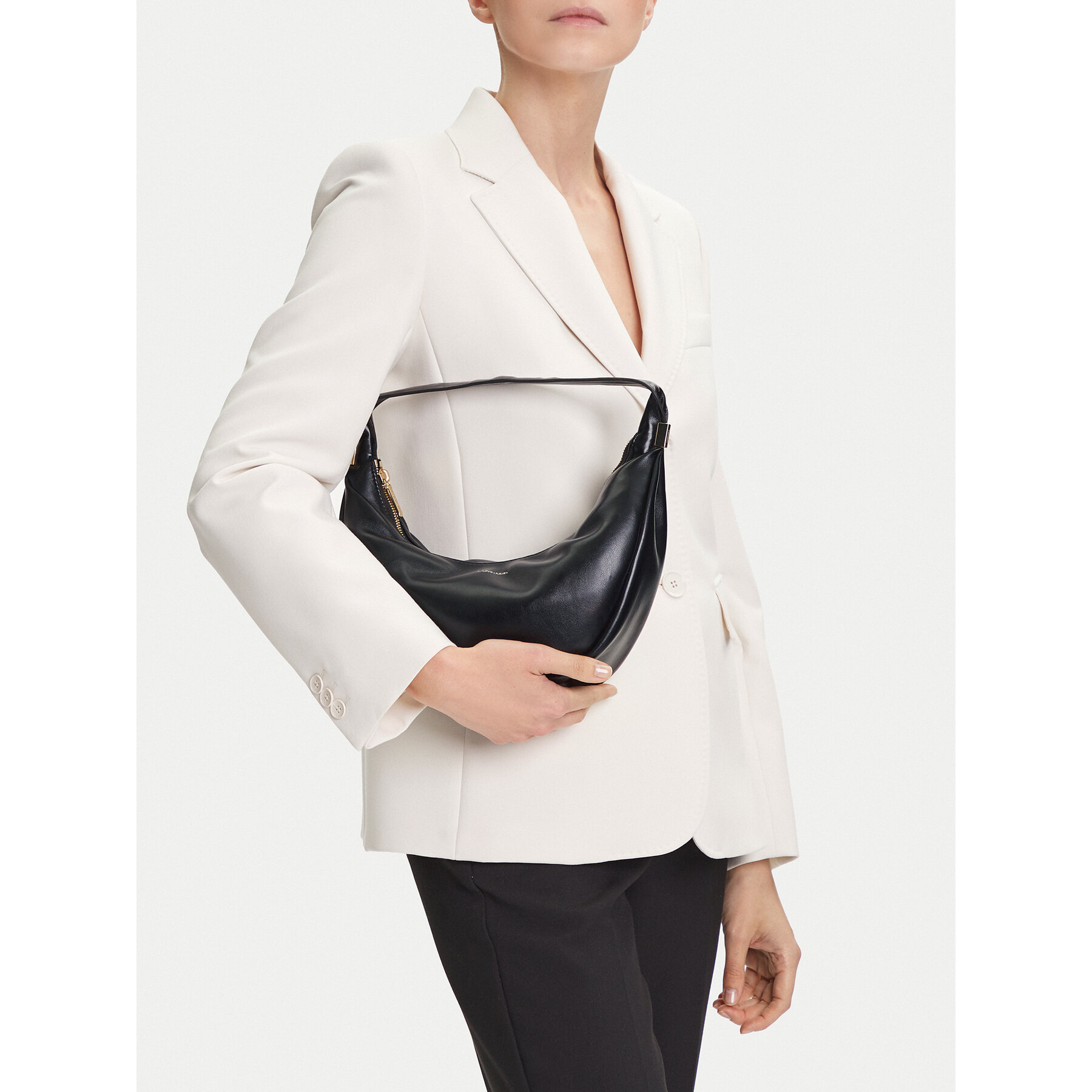 Geantă Calvin Klein Pinched Soft Crescent Sm LV04F3010G Negru