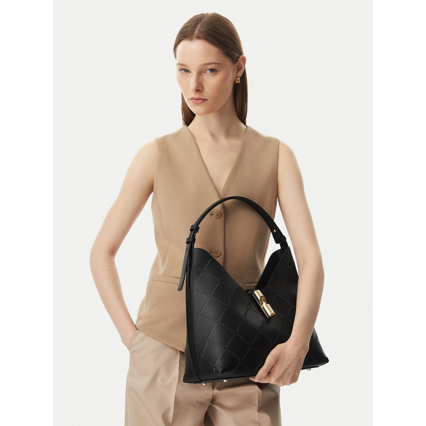 Kabelka Furla Goccia M WB01499 BX3947 KH O6000 Čierna