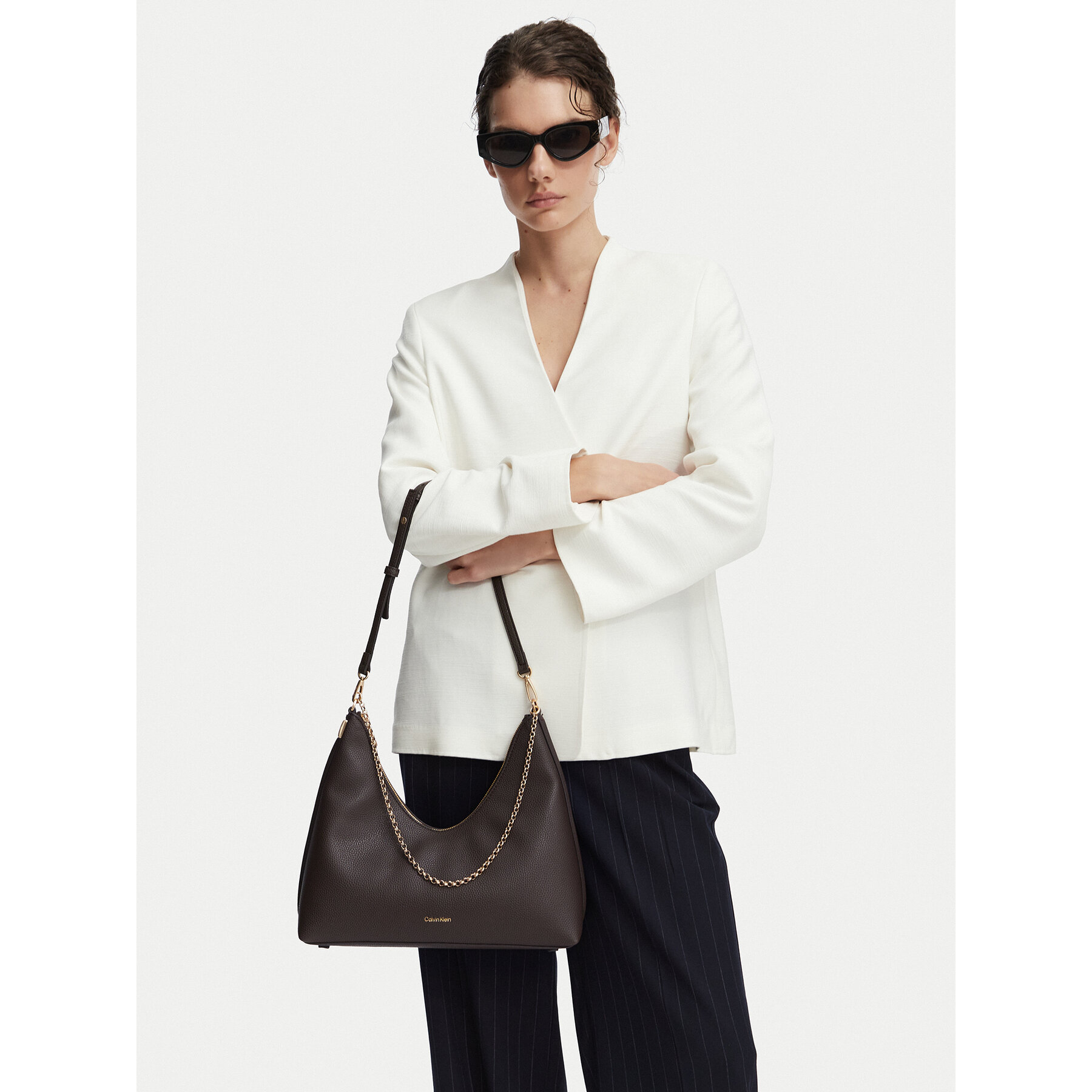 Ročna torba Calvin Klein Emblem Hw Pebble Shoulder Bag LV04F3495G Temno rjava