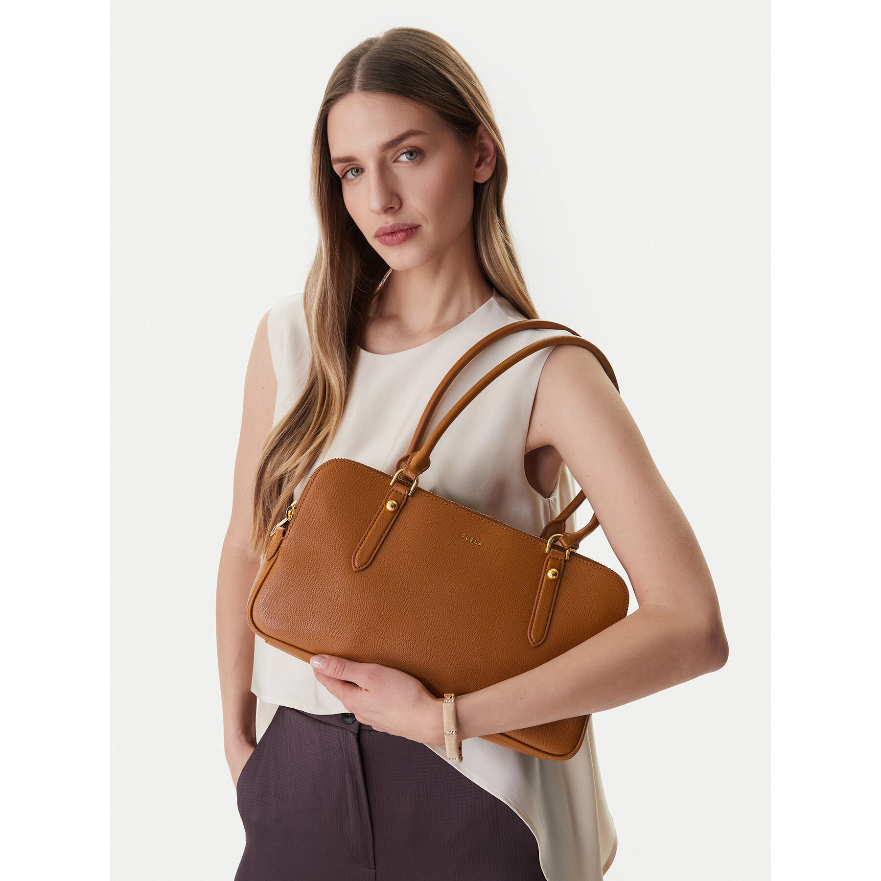 Ročna torba Furla Giulia M WB01871 BX0460 CN 4557S Rjava