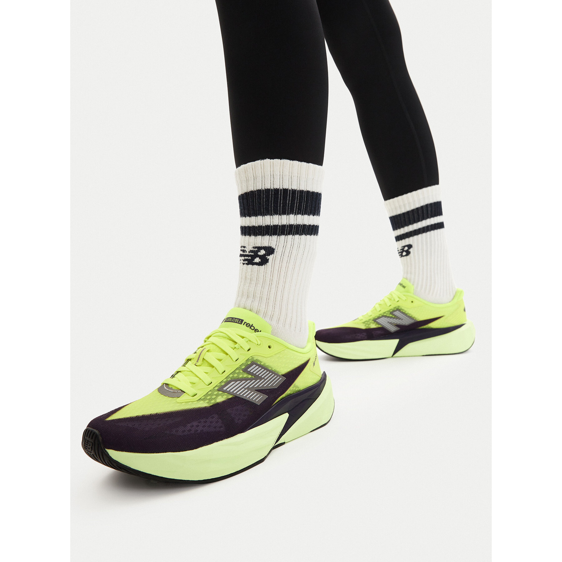 Tekaški čevlji New Balance FuelCell Rebel v5 WFCX3PE Zelena