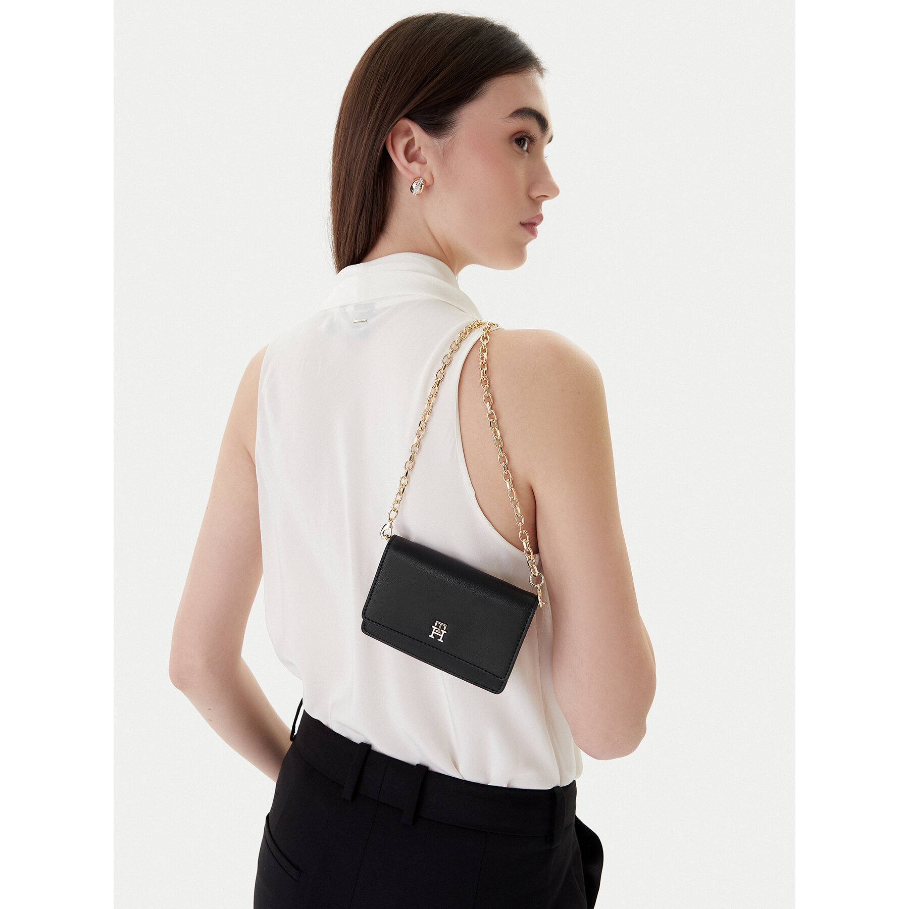 Дамска чанта Tommy Hilfiger Th Icon Card Holder W/Chain AW0AW18248 Черен