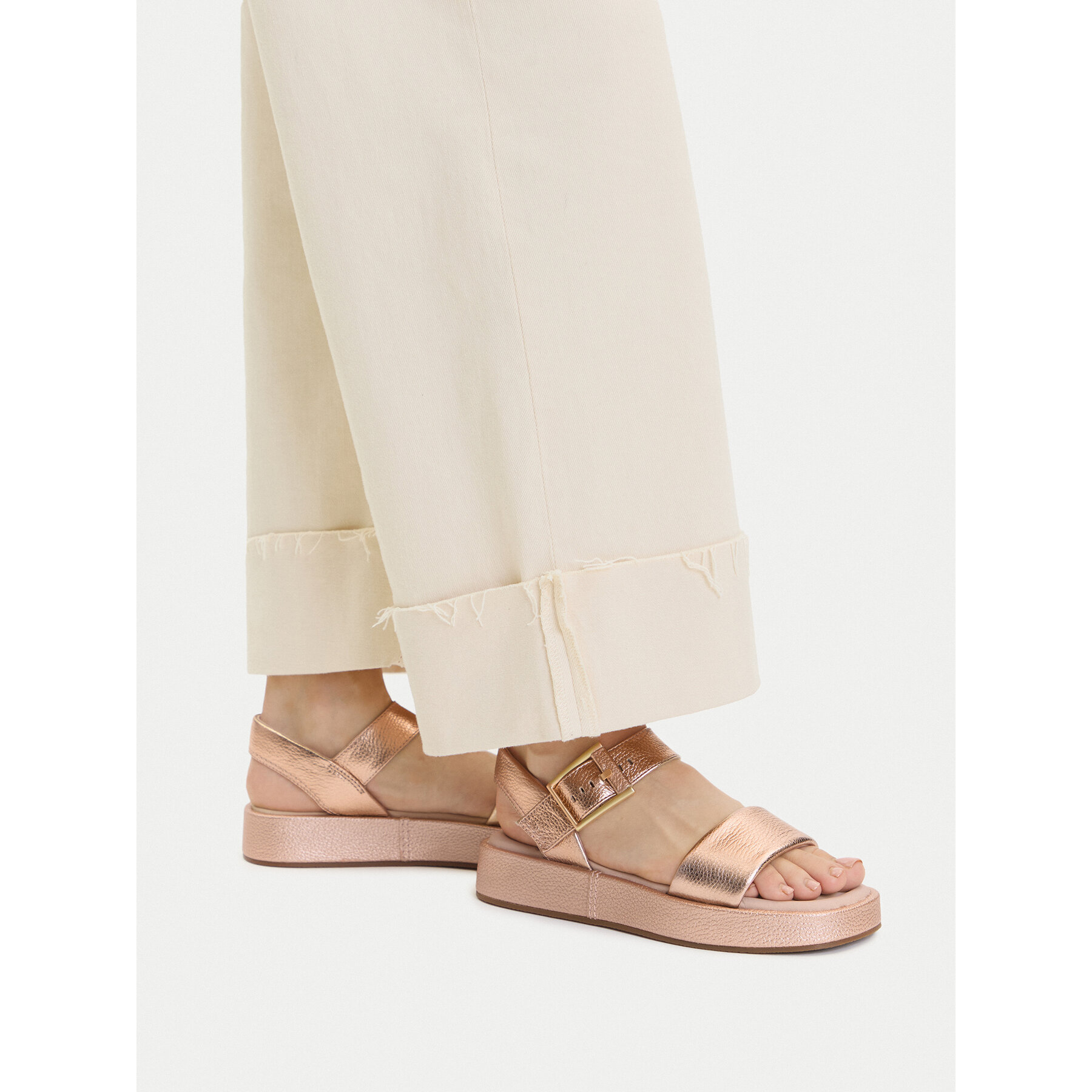 Sandale Clarks Alda Strap 26181223 Auriu