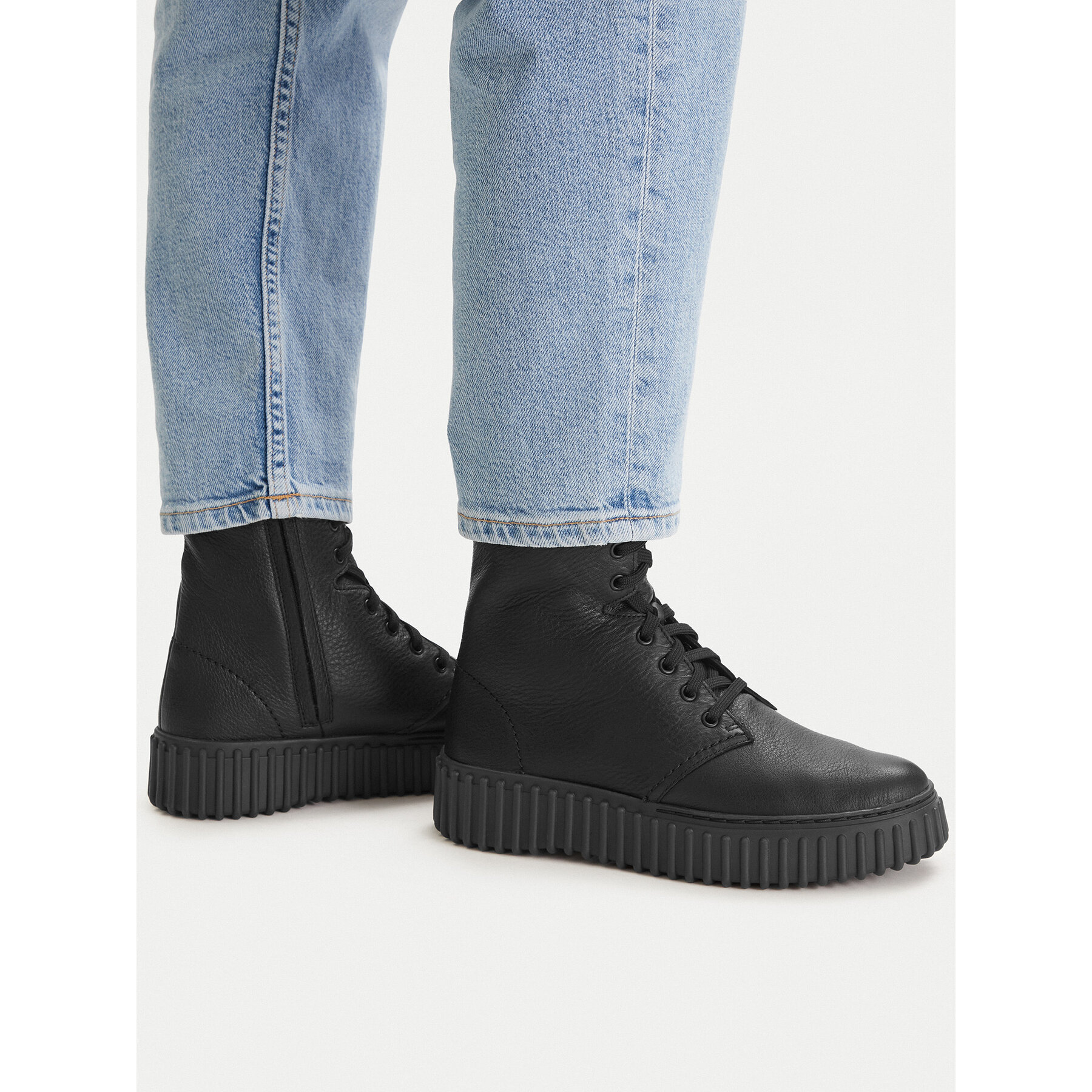 Šnurovacia obuv Clarks Torhill Style 26182918 Čierna