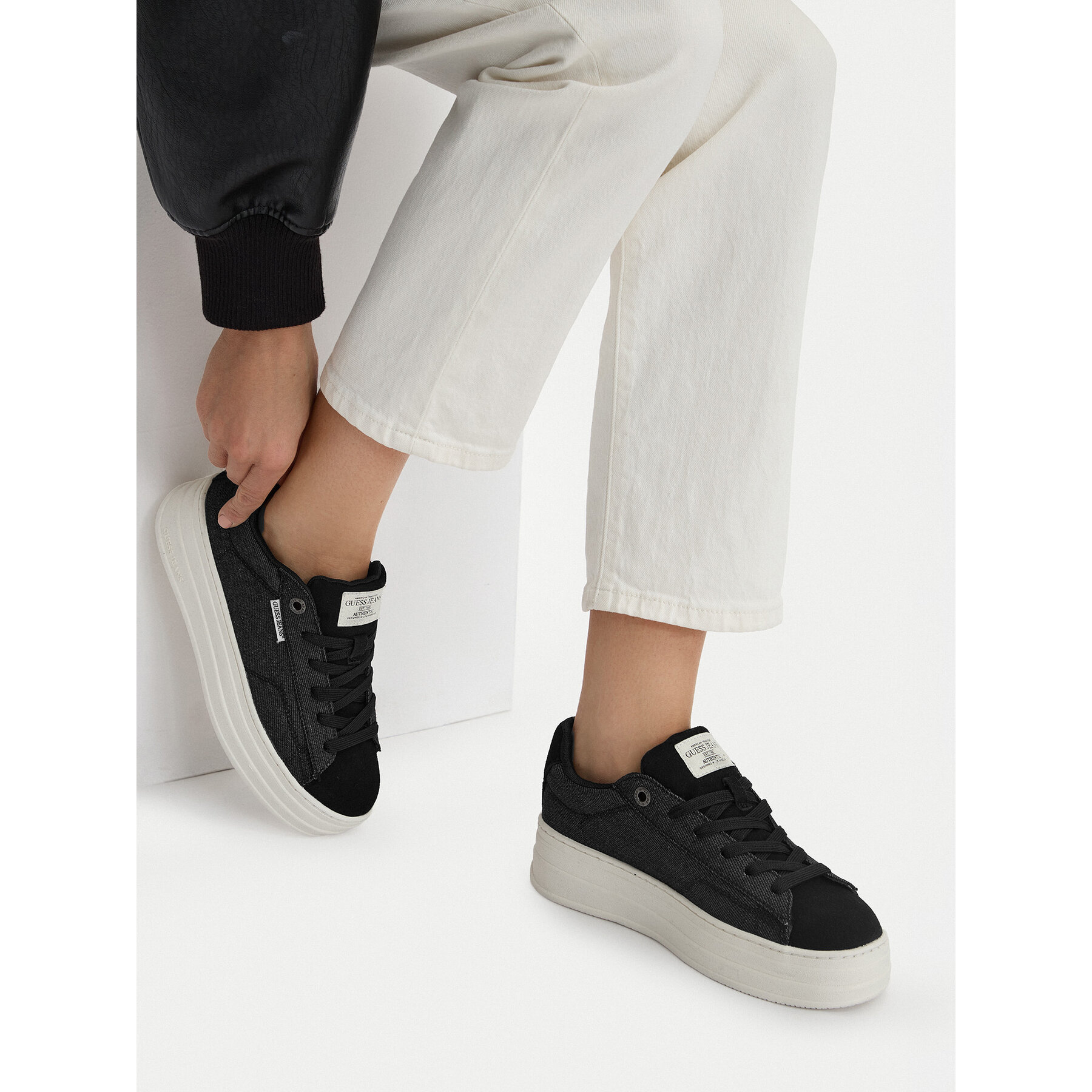 Sneakers Guess Jeans WBEO-GSJ0917 Negru
