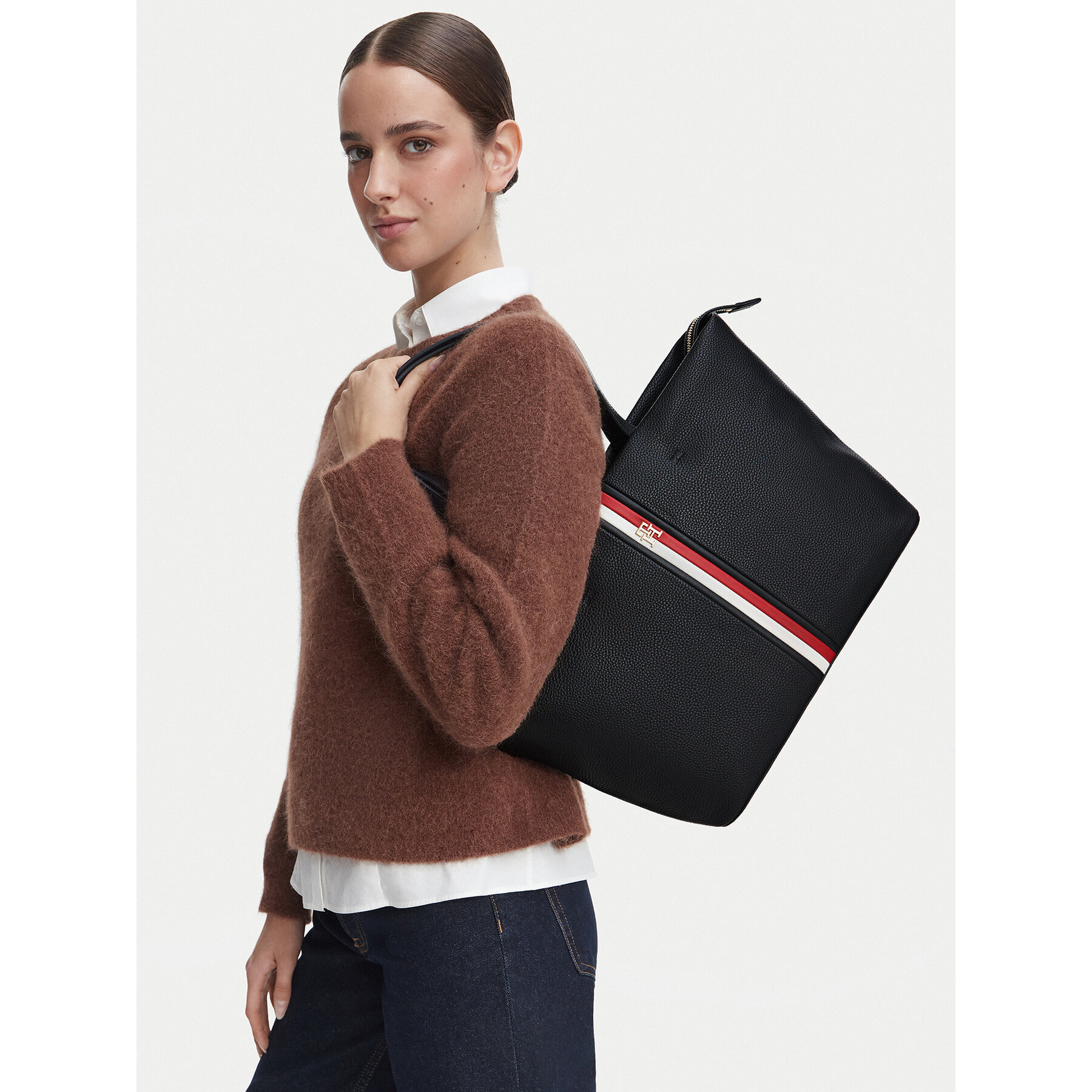 Torbica Tommy Hilfiger Th Corp Ess Tote AW0AW19334 Tamnoplava