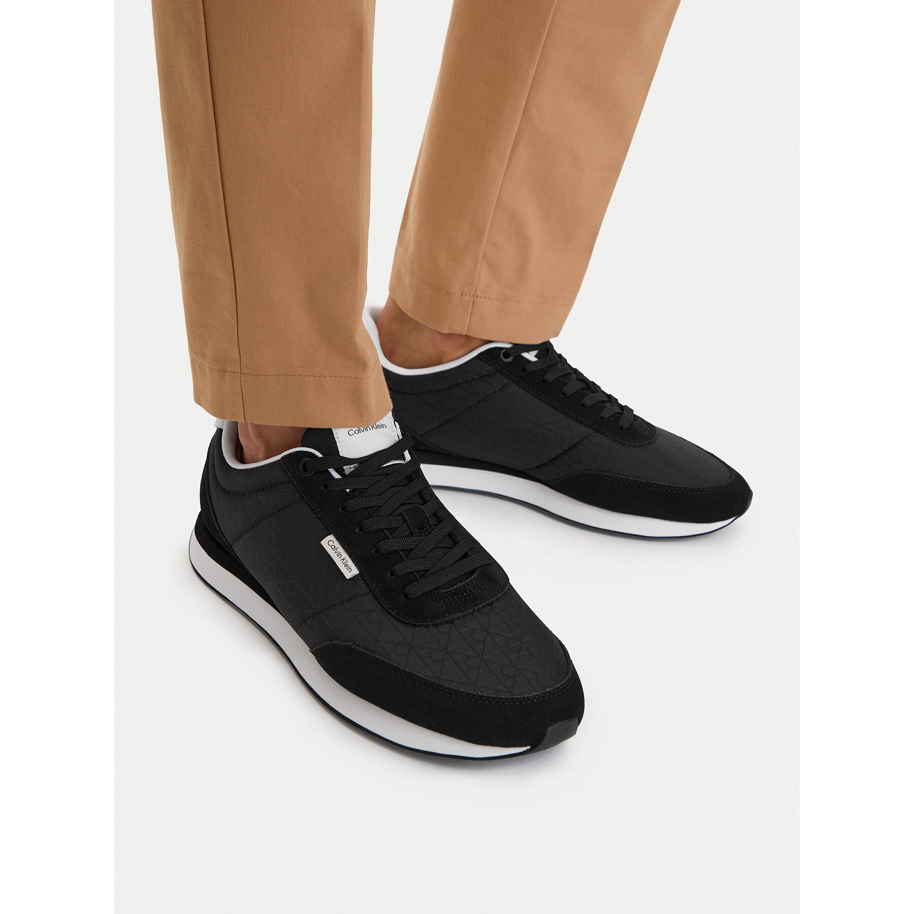 Sneakersy Calvin Klein Retro Runner Ripstop Aop Ny HM0HM02140 Černá