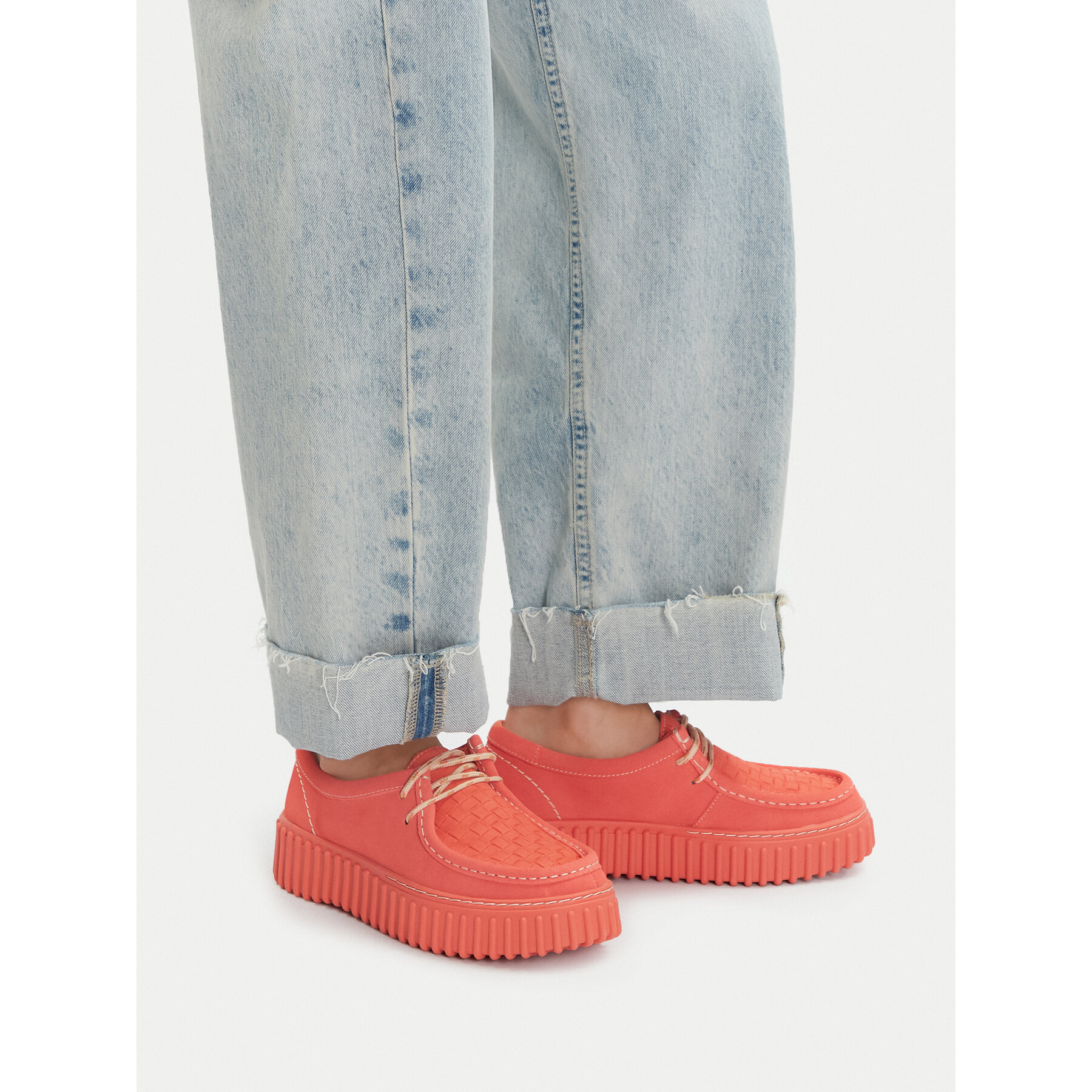 Nizki čevlji Clarks Torhill Bee 26181187 Koral