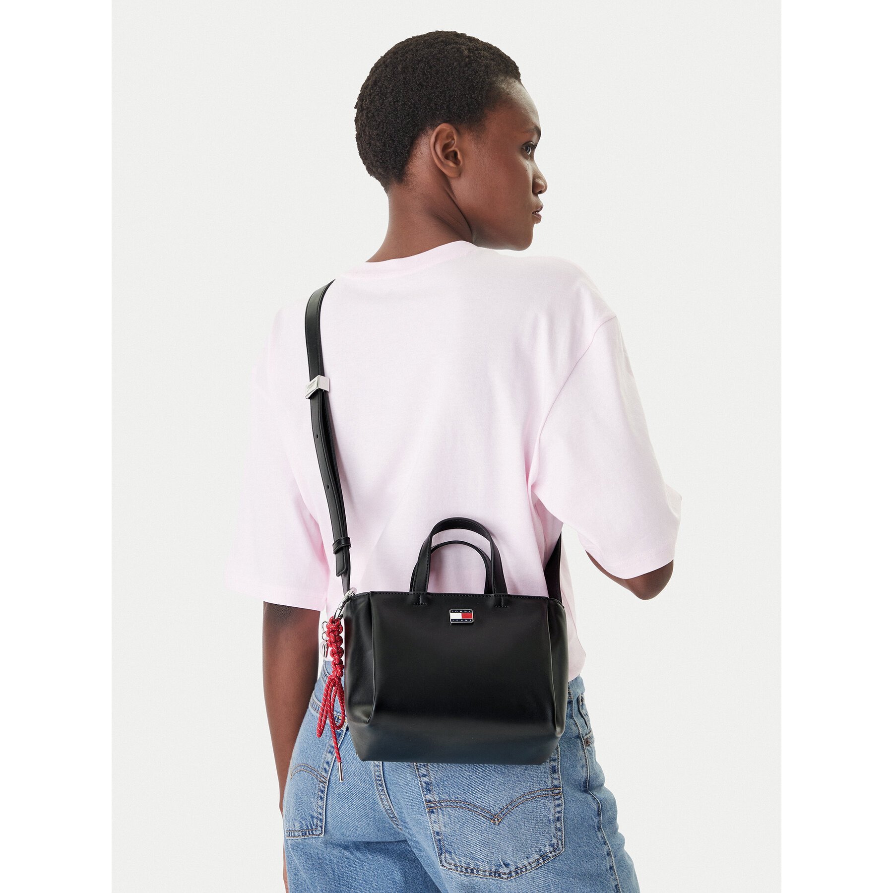 Ročna torba Tommy Jeans Tjw City Charm Mini Tote AW0AW18580 Črna
