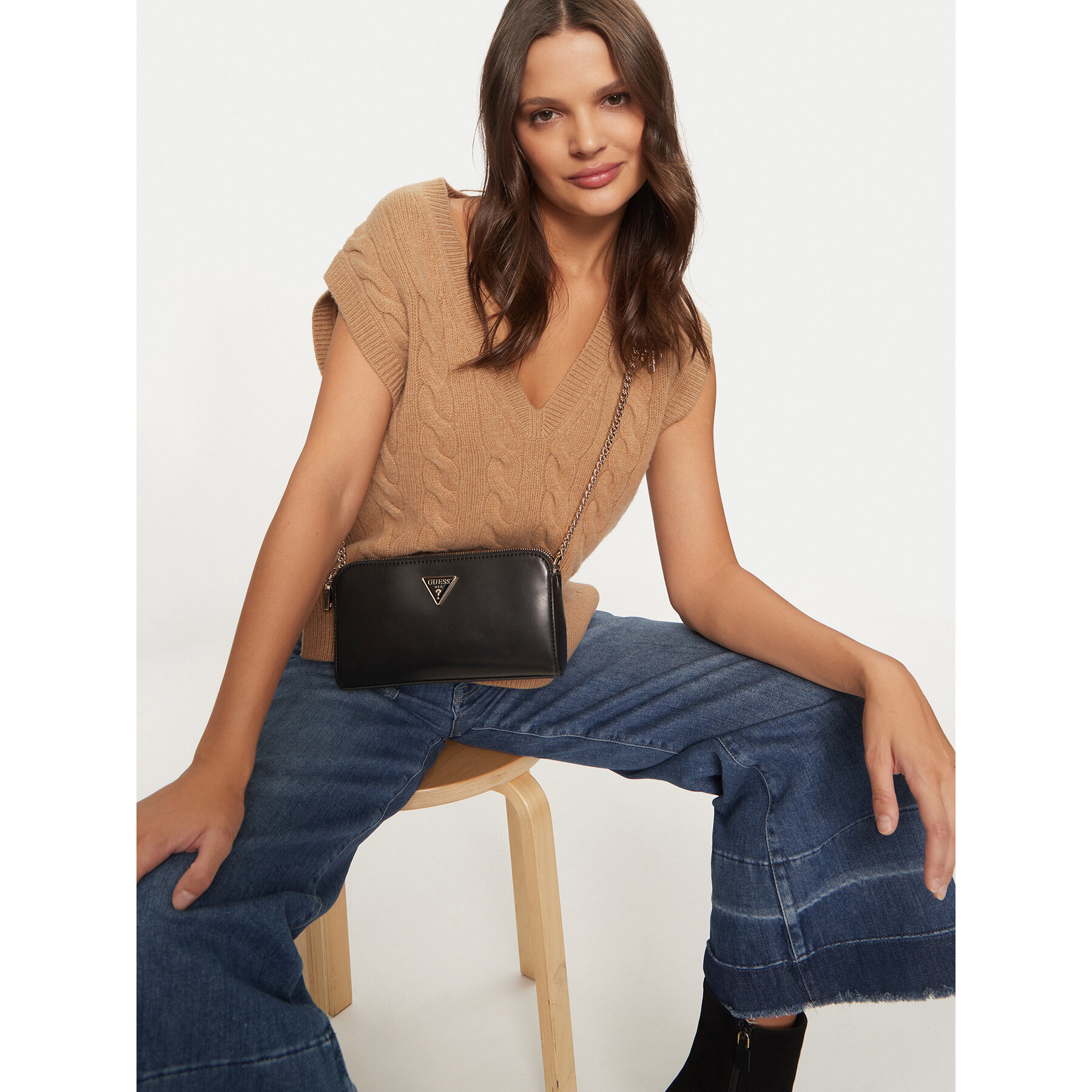 Torbica Guess HWVG94 93120 Crna