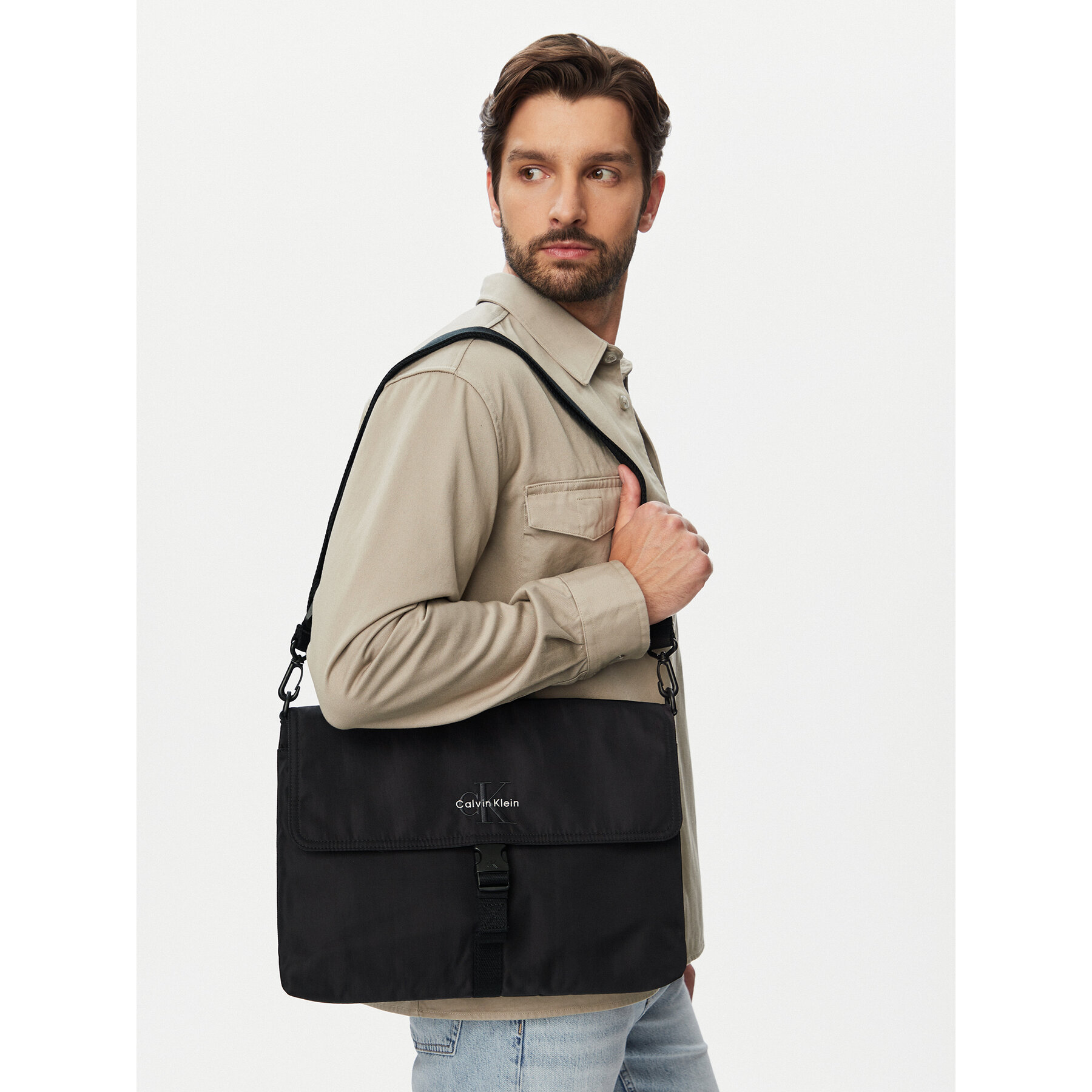 Мъжка чантичка Calvin Klein Bold Laptop Sleeve W/ Strap (Nyl LV04D1222G Черен
