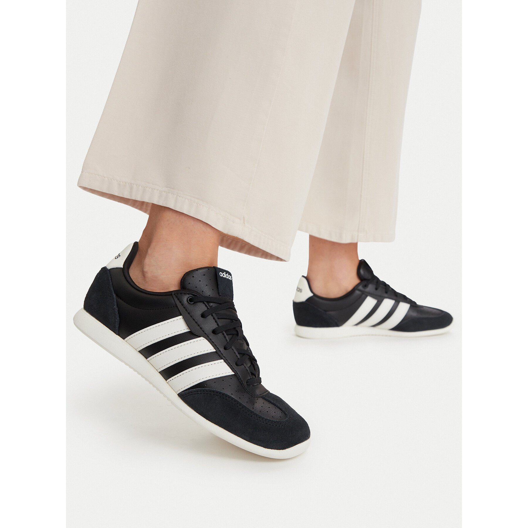 Tenisice adidas Barreda Lo KI6725 Crna