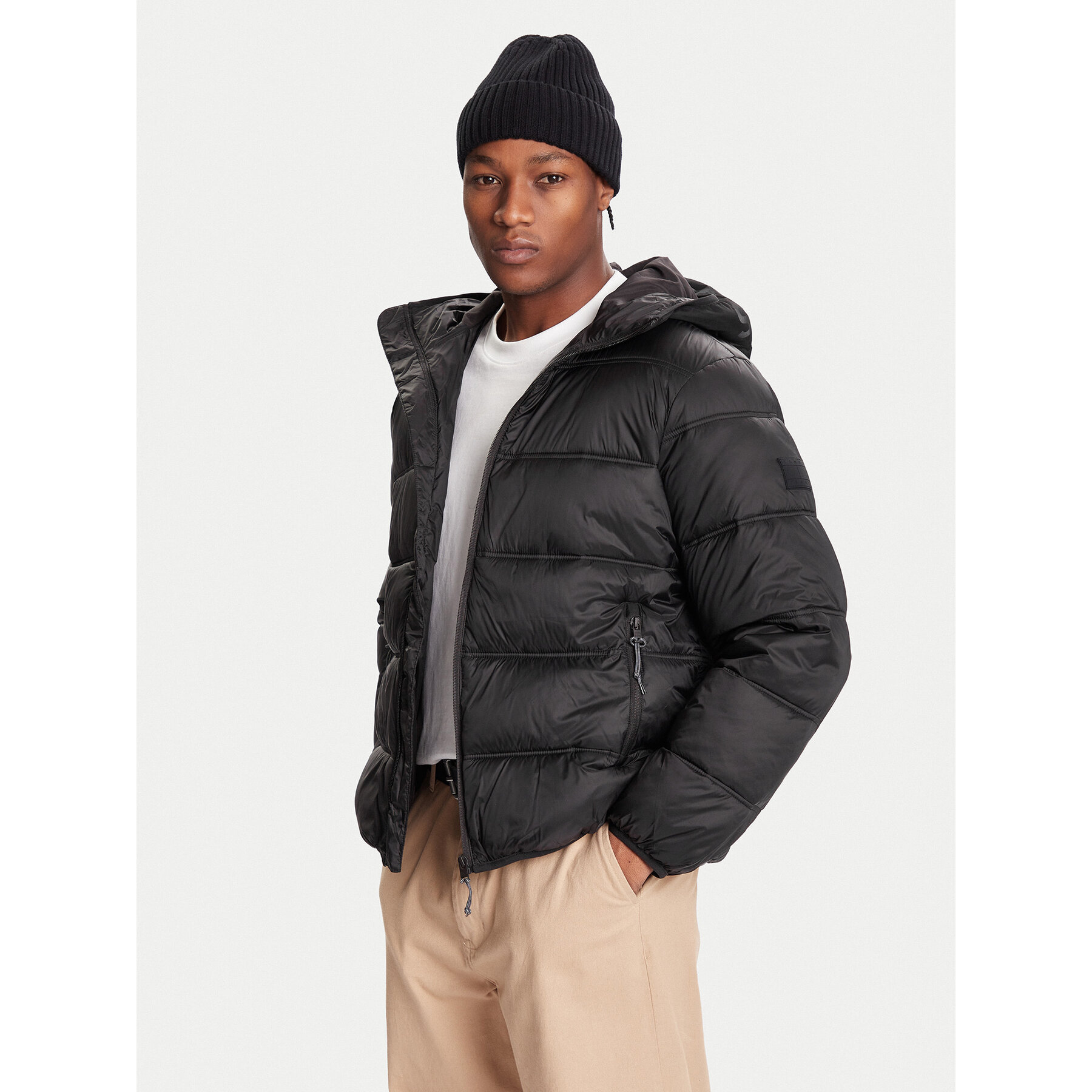 Tommy Jeans Winterjacke DM0DM22044 Schwarz Regular Fit