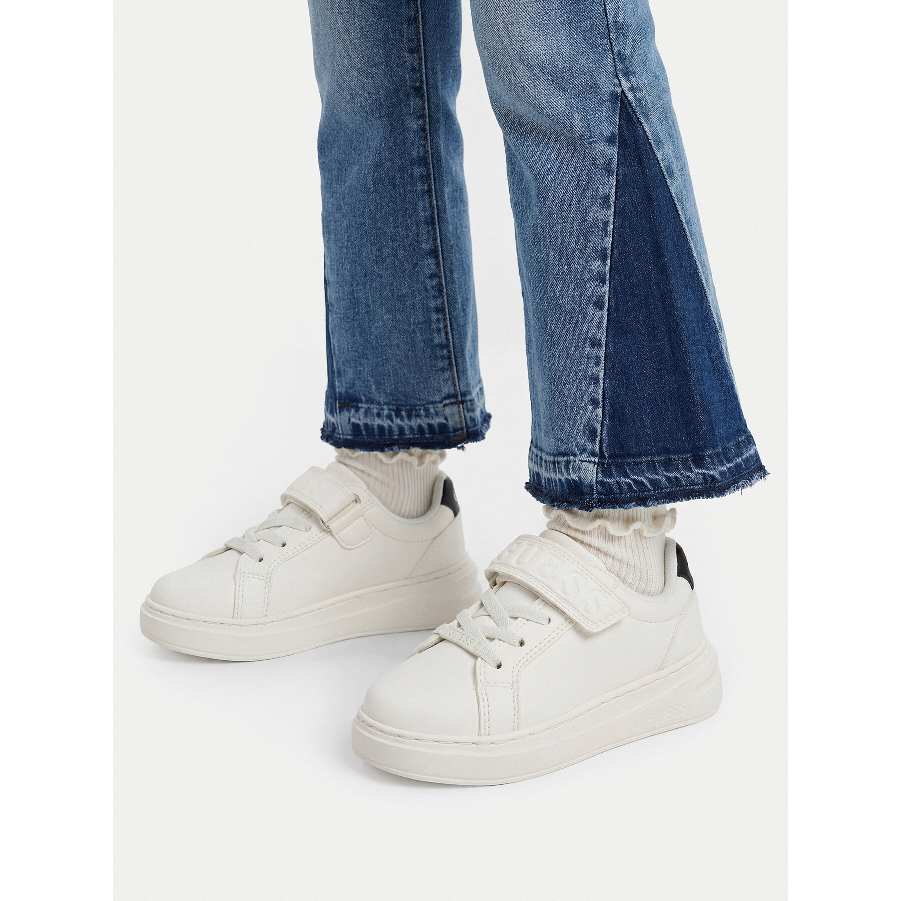 Superge Guess CEO-25KC1009 Bela