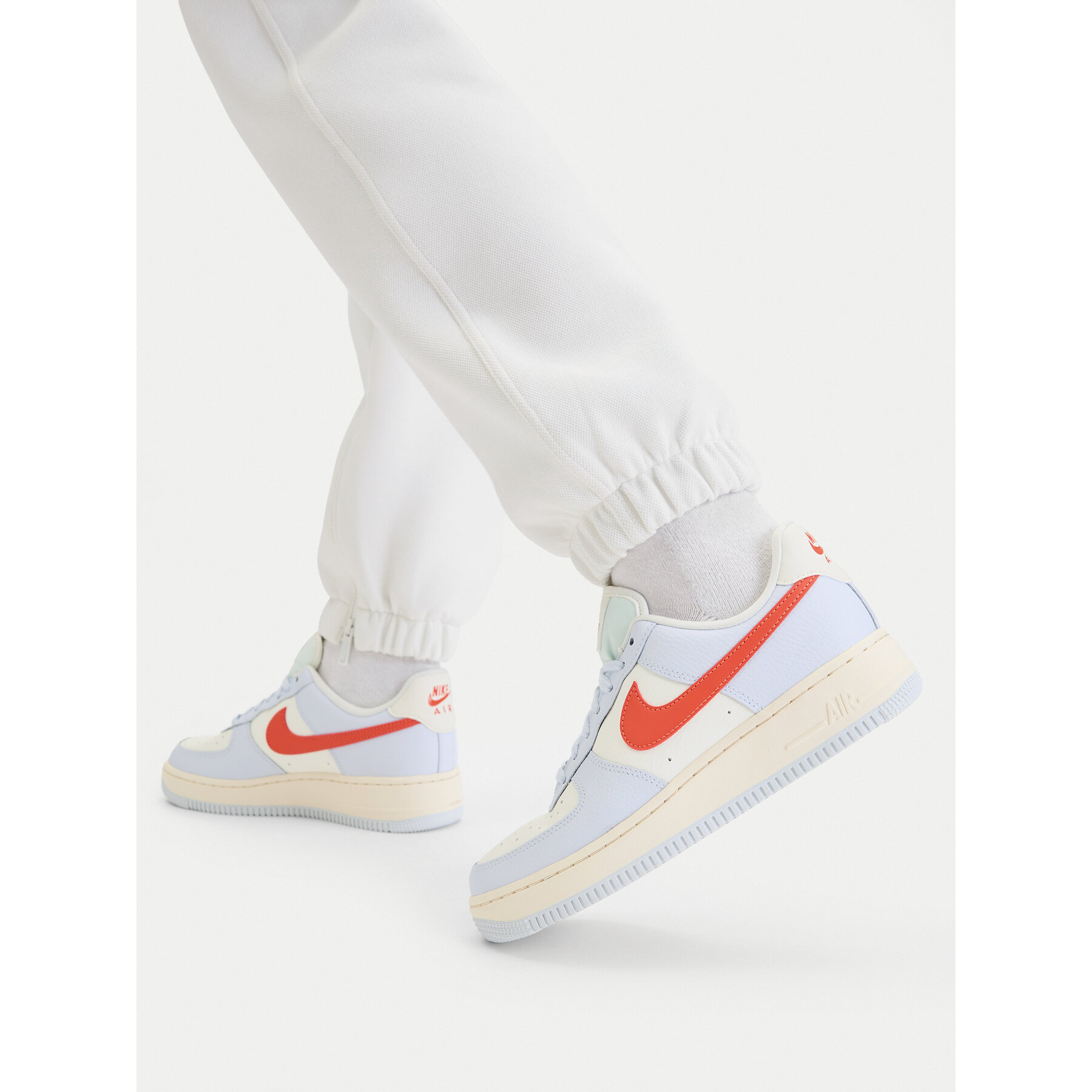Сникърси Nike Wmns Air Force 1 '07 HV0843 085 Светлосиньо