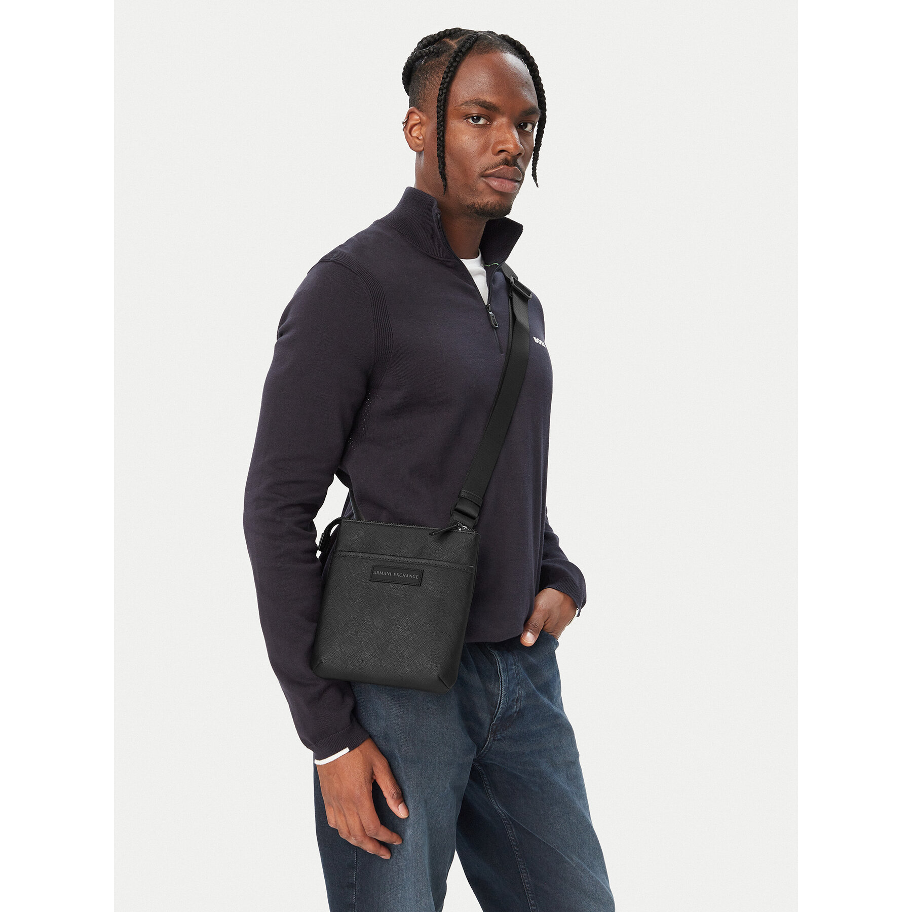 Мъжка чантичка Armani Exchange XM003575 AF26659 MC043 Черен