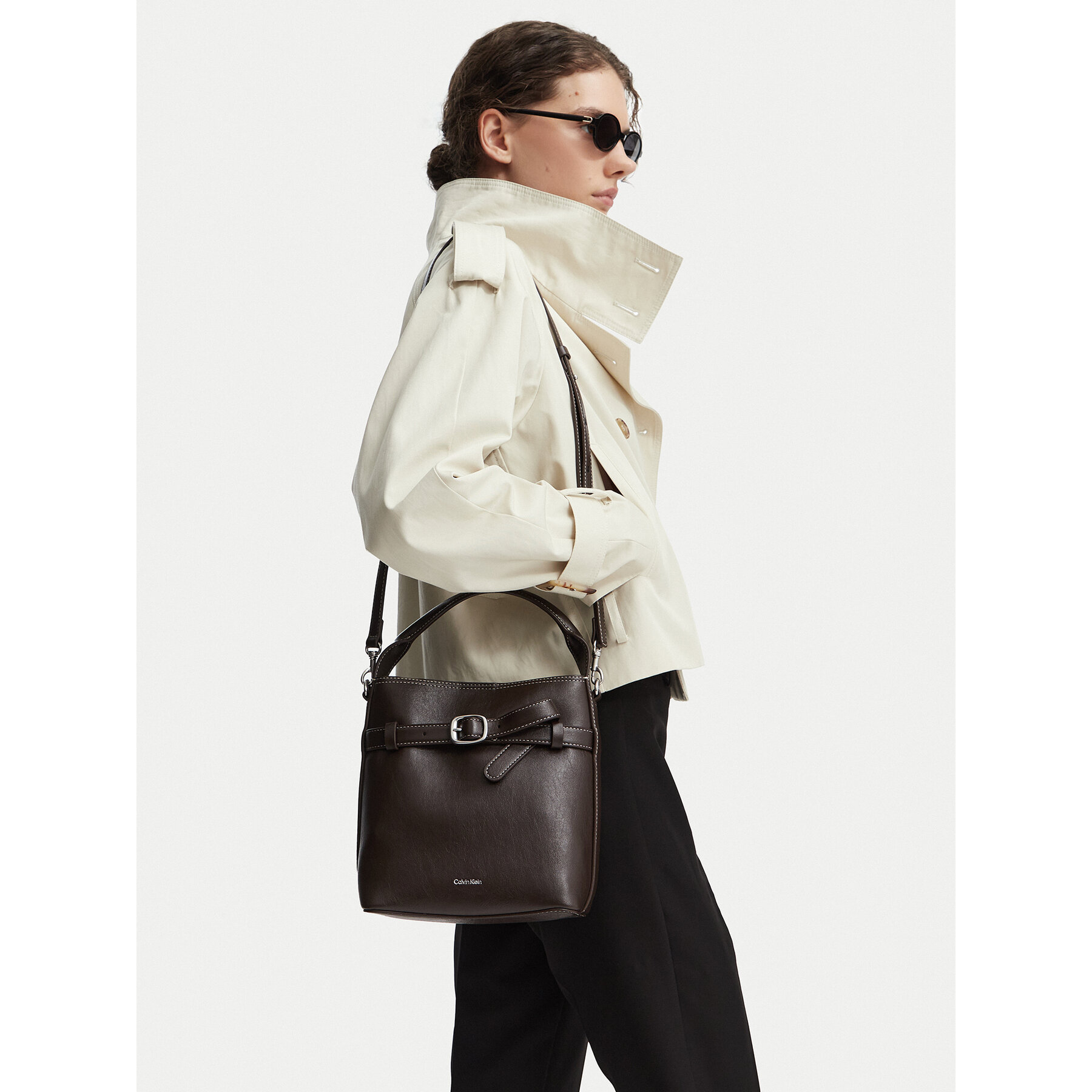 Torbica Calvin Klein Buckle Mini Bucket Crossbody LV04F3550G Smeđa