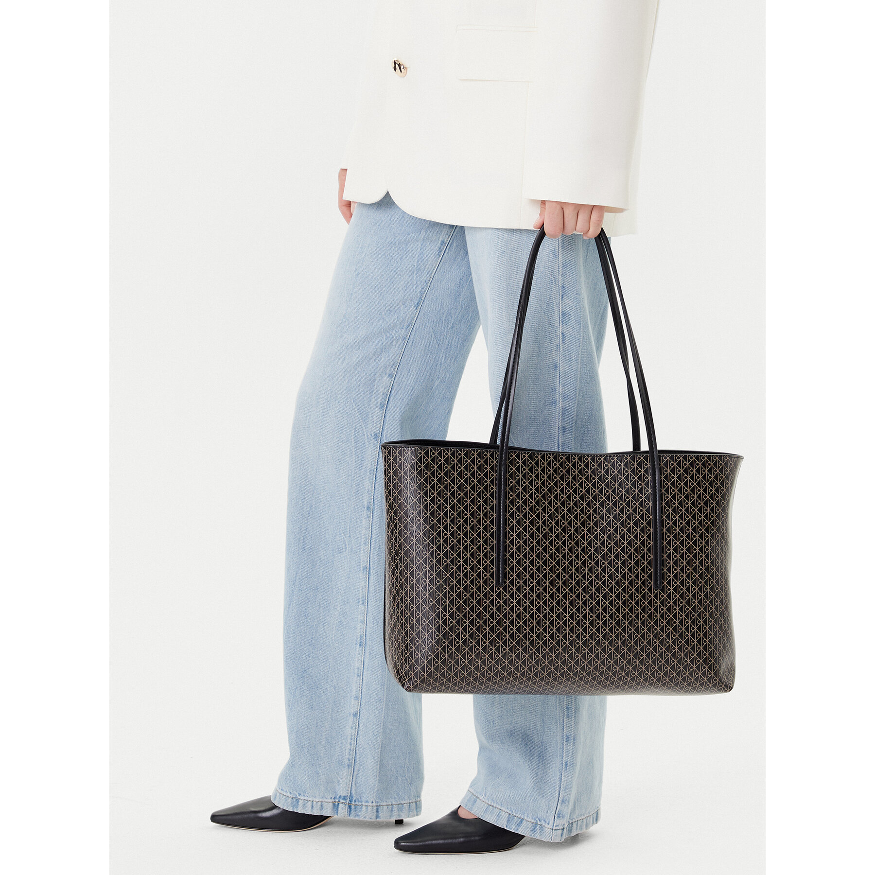 Ročna torba Calvin Klein Emblem Aop Tote W/ Pouch LV04F3266G Črna