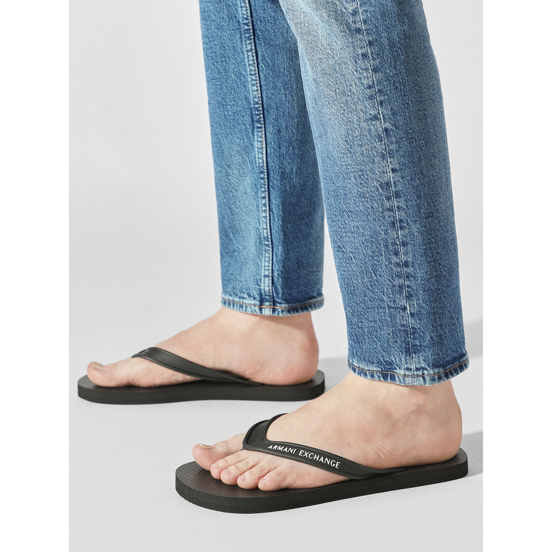 Japanke Armani Exchange XUQ002 XV676 00002 Crna