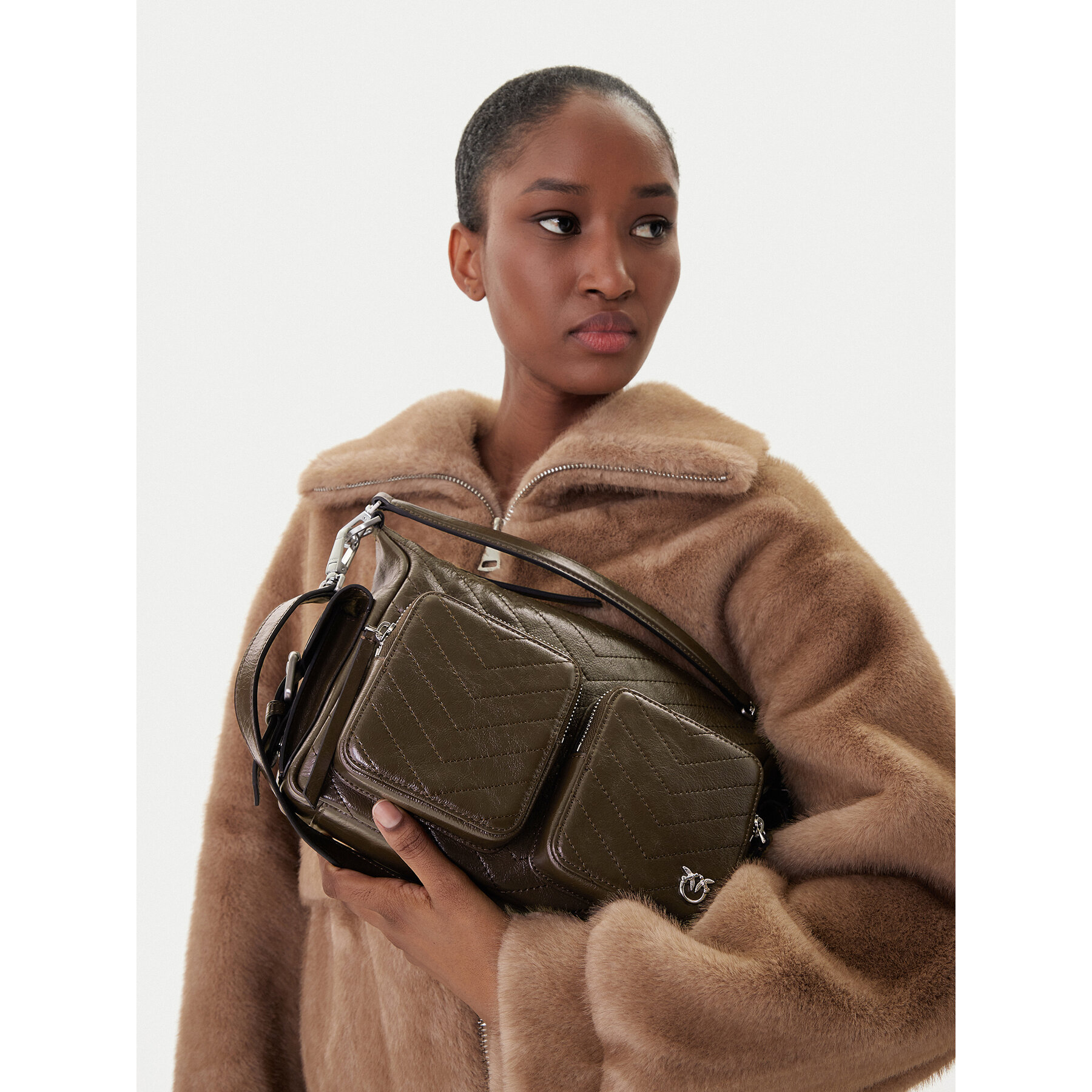 Geantă PINKO Cargo Camera Bag Al 25-25 PLTT 105110 A2JC Maro