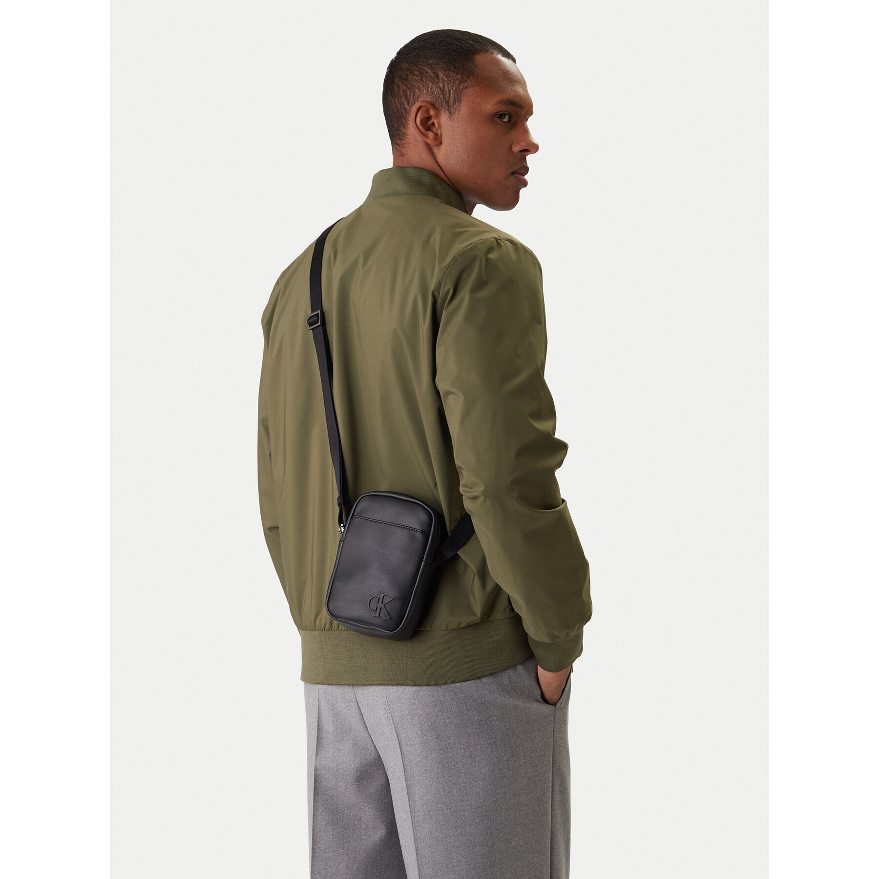 Мъжка чантичка Calvin Klein Bold Ck Slim Reporter LV04D3279G Черен