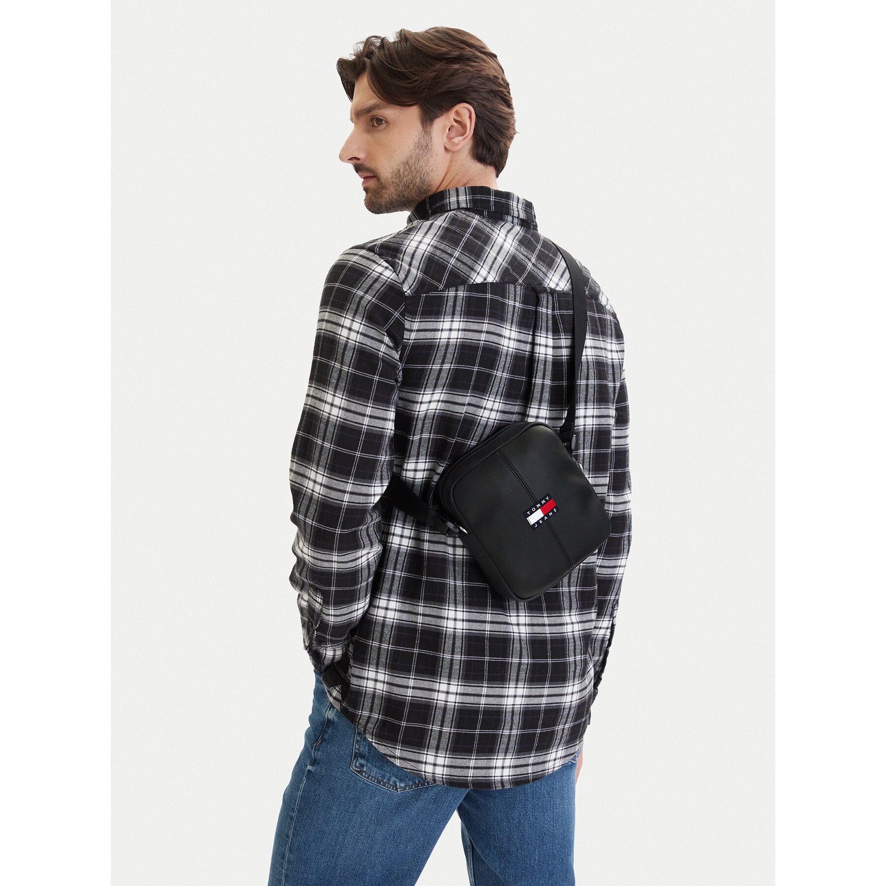 Geantă crossover Tommy Jeans Tjm Ess Daily Pu Reporter AM0AM14292 Negru