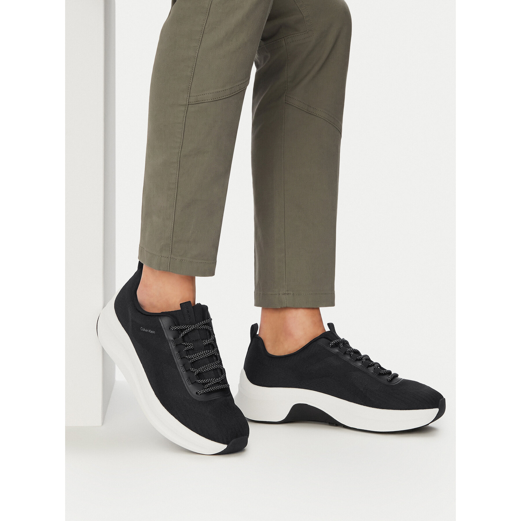 Snīkeri Calvin Klein Andrea - Chunky Ck Stripe Runner Trainers HM0HM02158 Melns