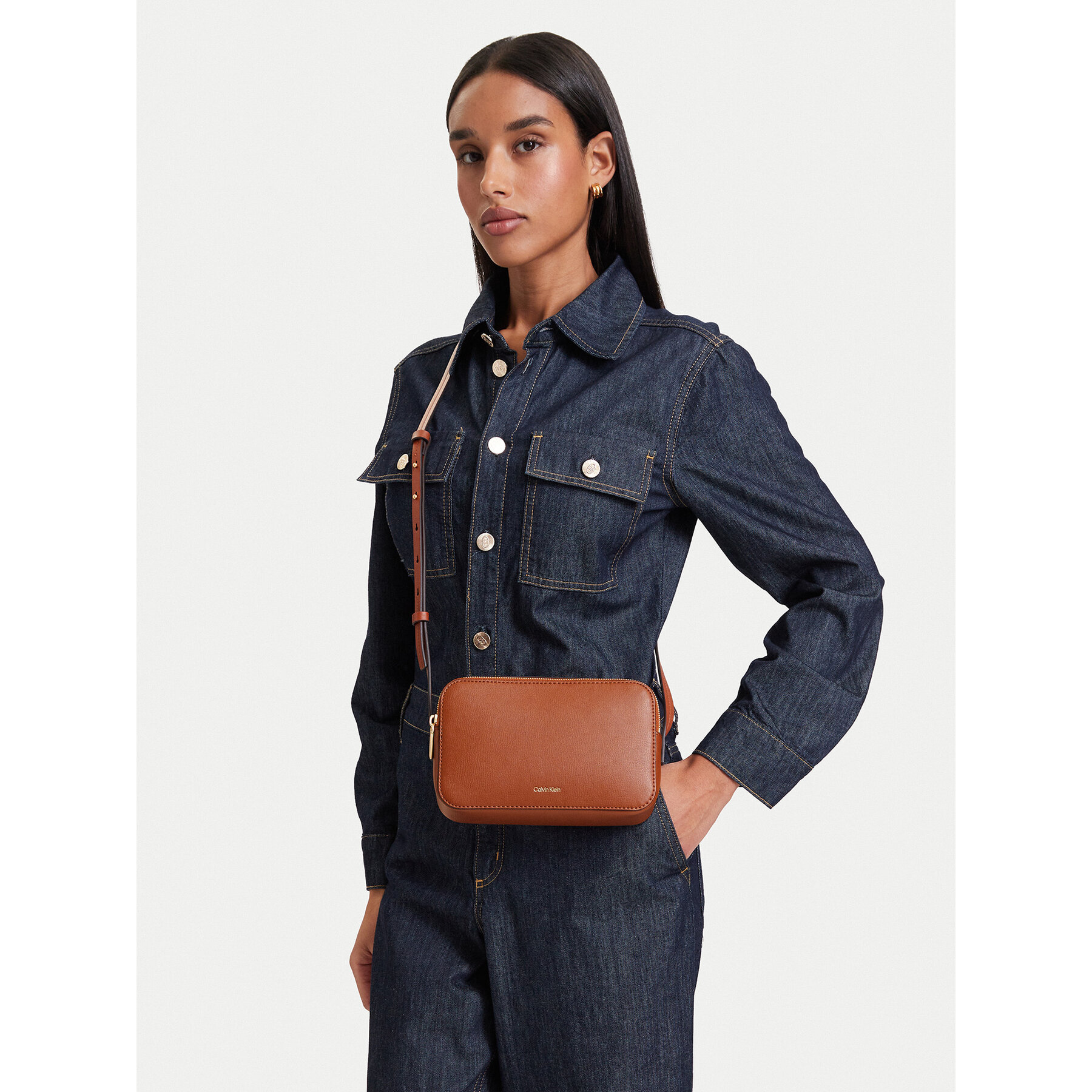 Geantă Calvin Klein Foil Logo Elongated Camera Bag LV04F3276G Maro