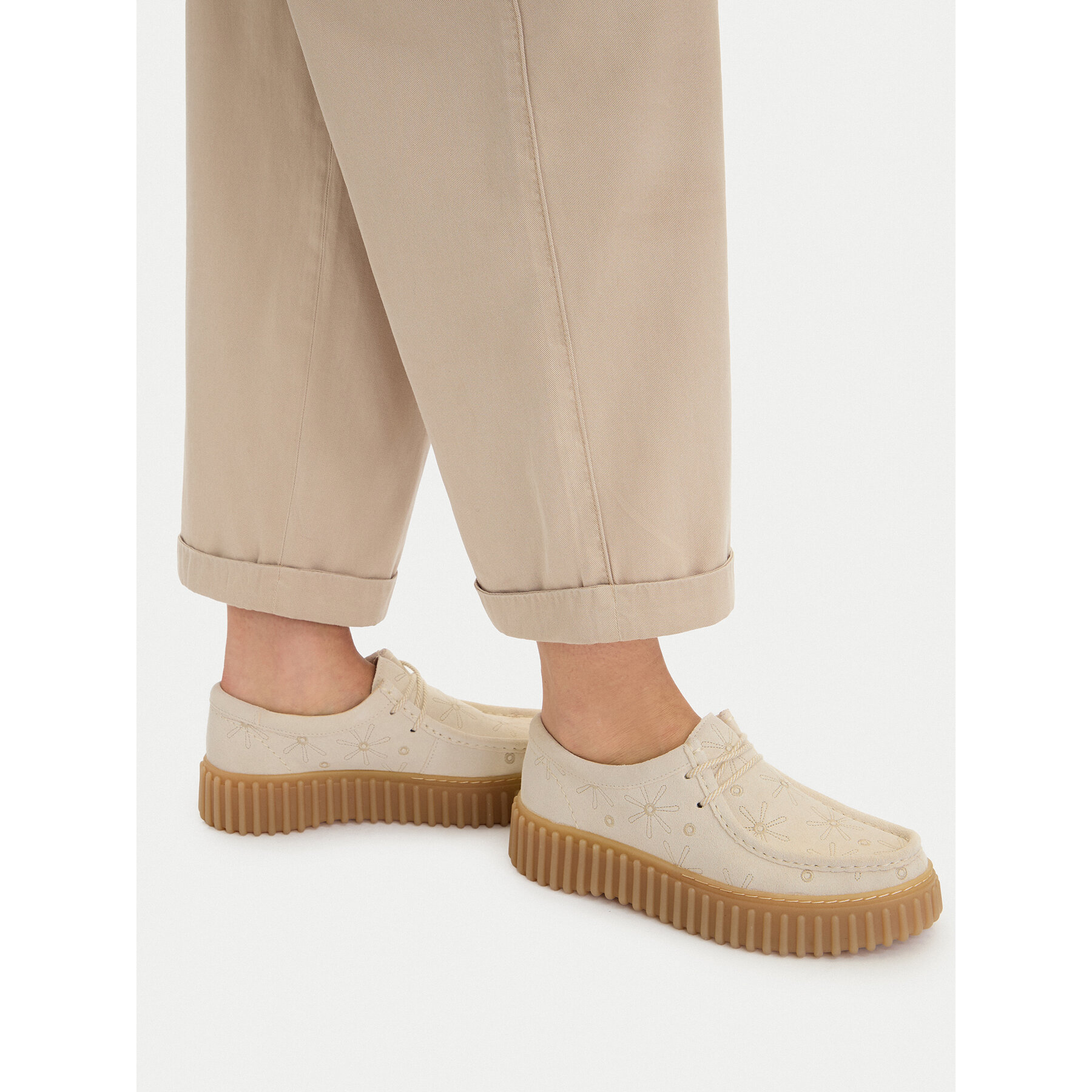 Обувки Clarks Torhill Bee 26186297 Екрю