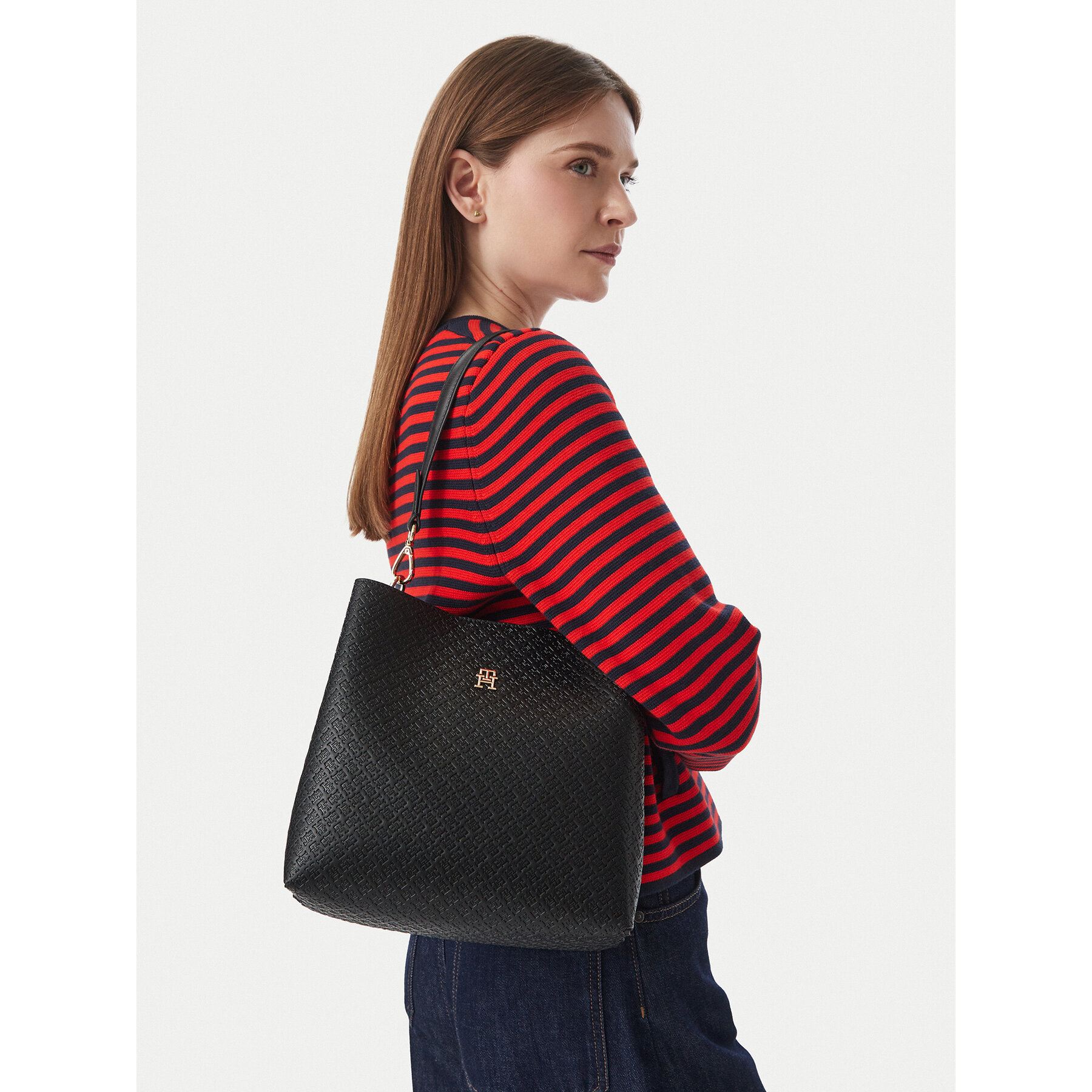 Дамска чанта Tommy Hilfiger Th Icon Shoulder Bag Mono AW0AW19000 Черен