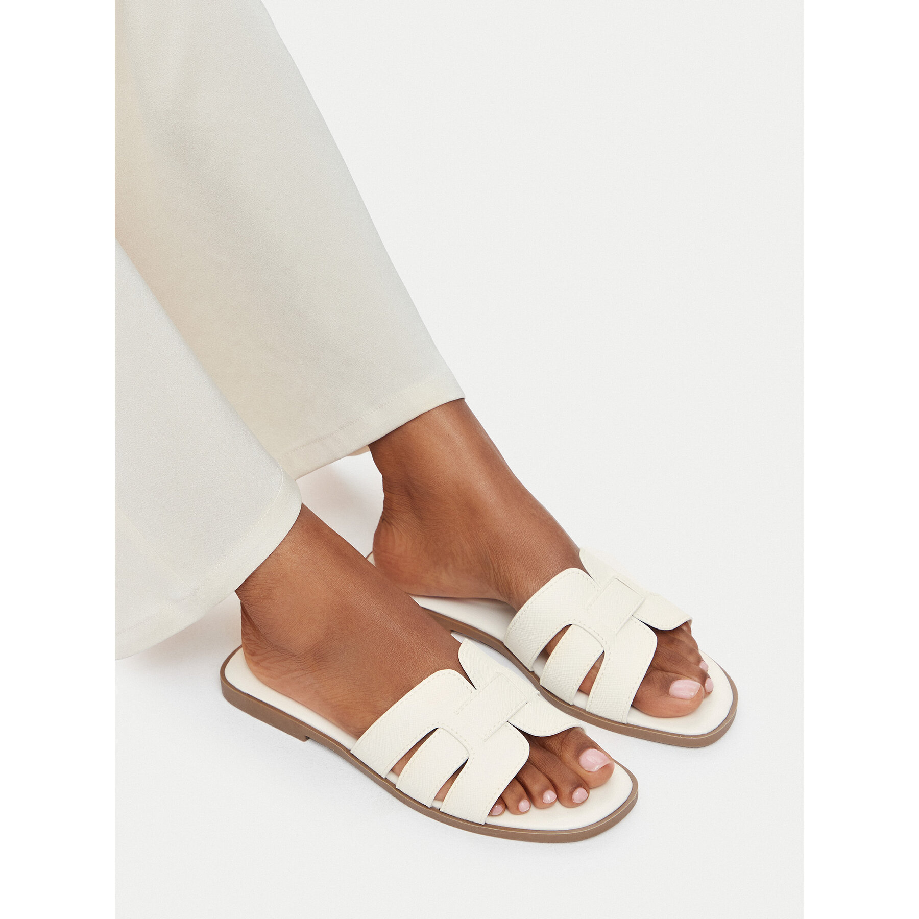Iešļūcenes JENNY CEO-LB-F1061 Balts