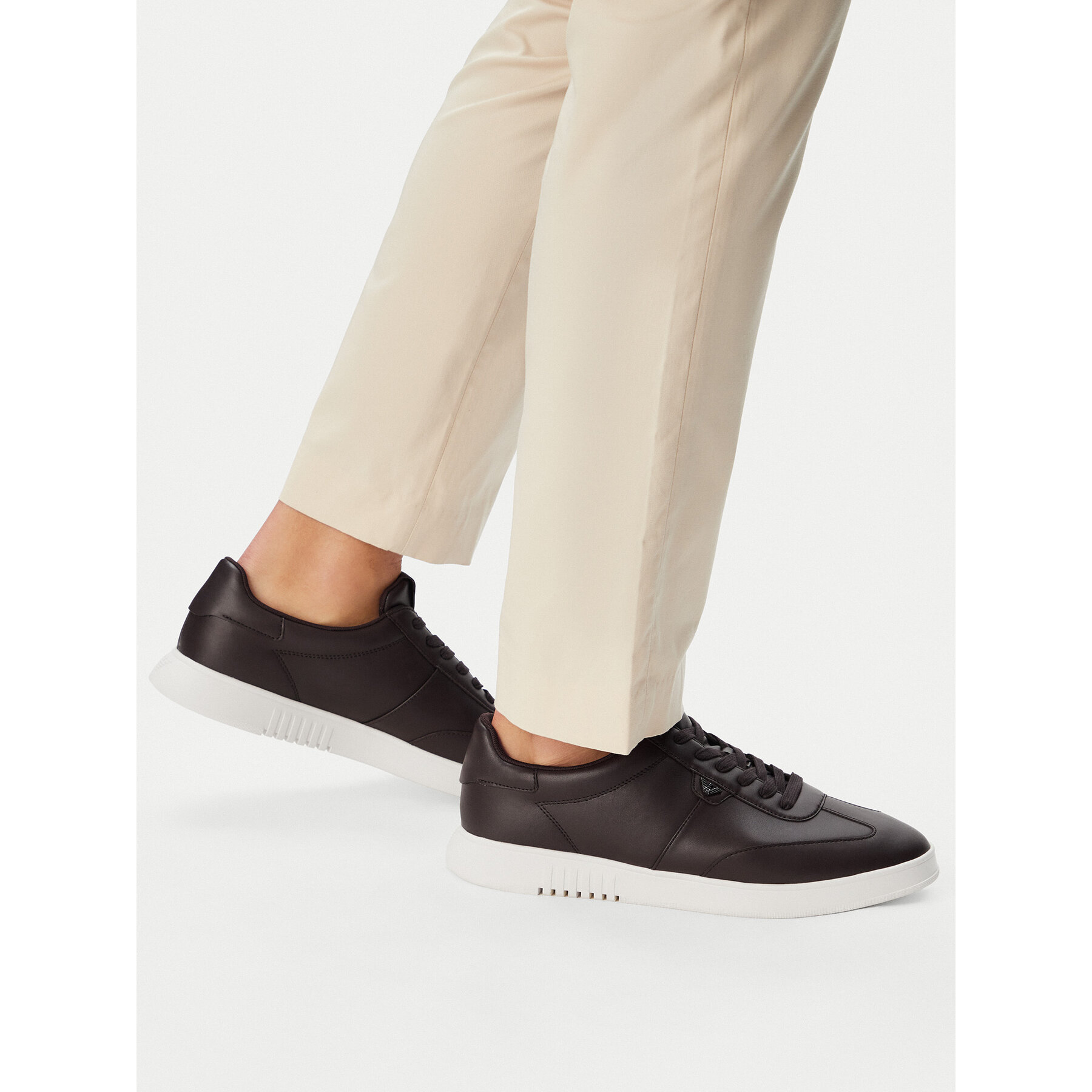 Сникърси Emporio Armani EM003062 AF20004 U6030 Тъмнокафяв