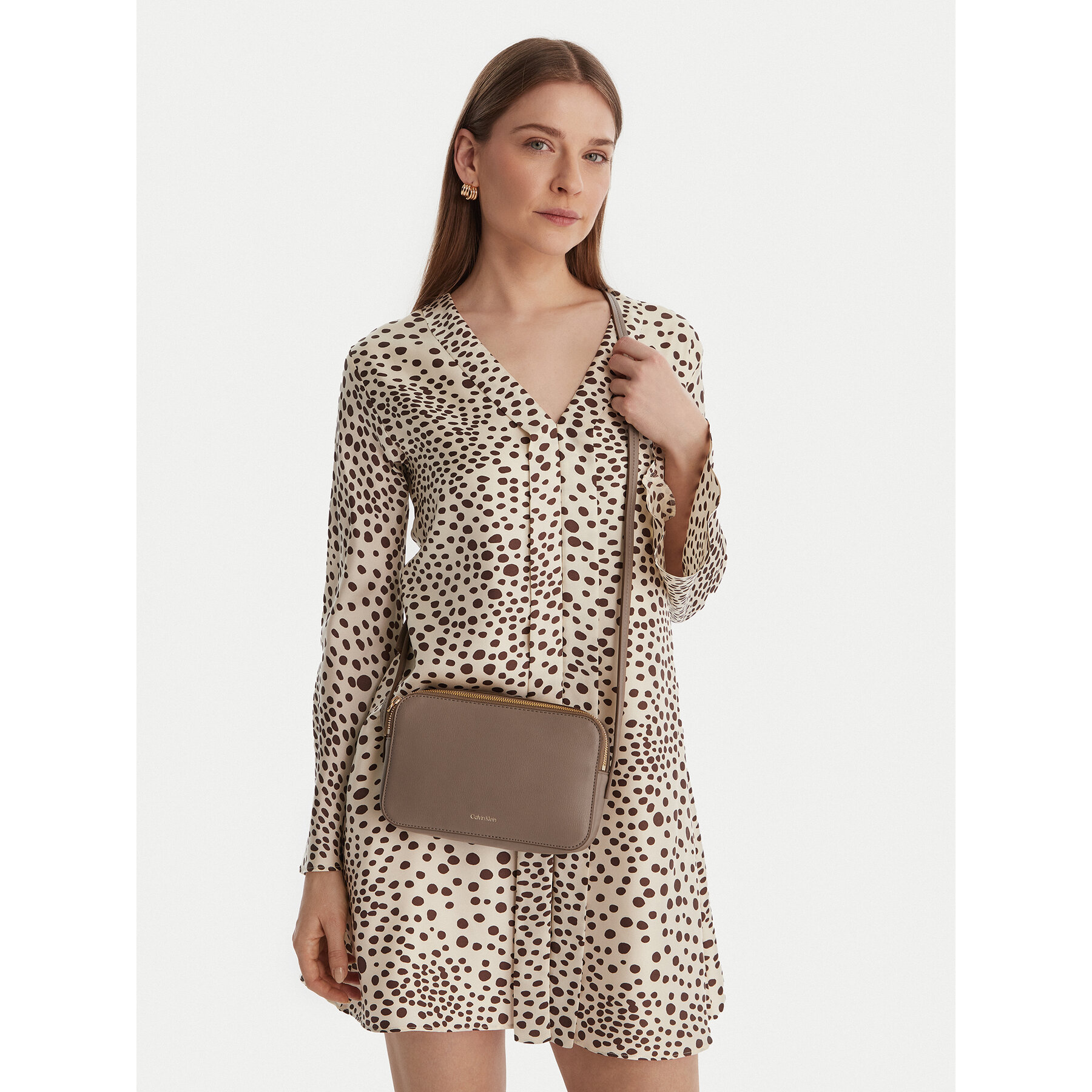 Дамска чанта Calvin Klein Foil Logo Elongated Camera Bag LV04F3276G Бежов