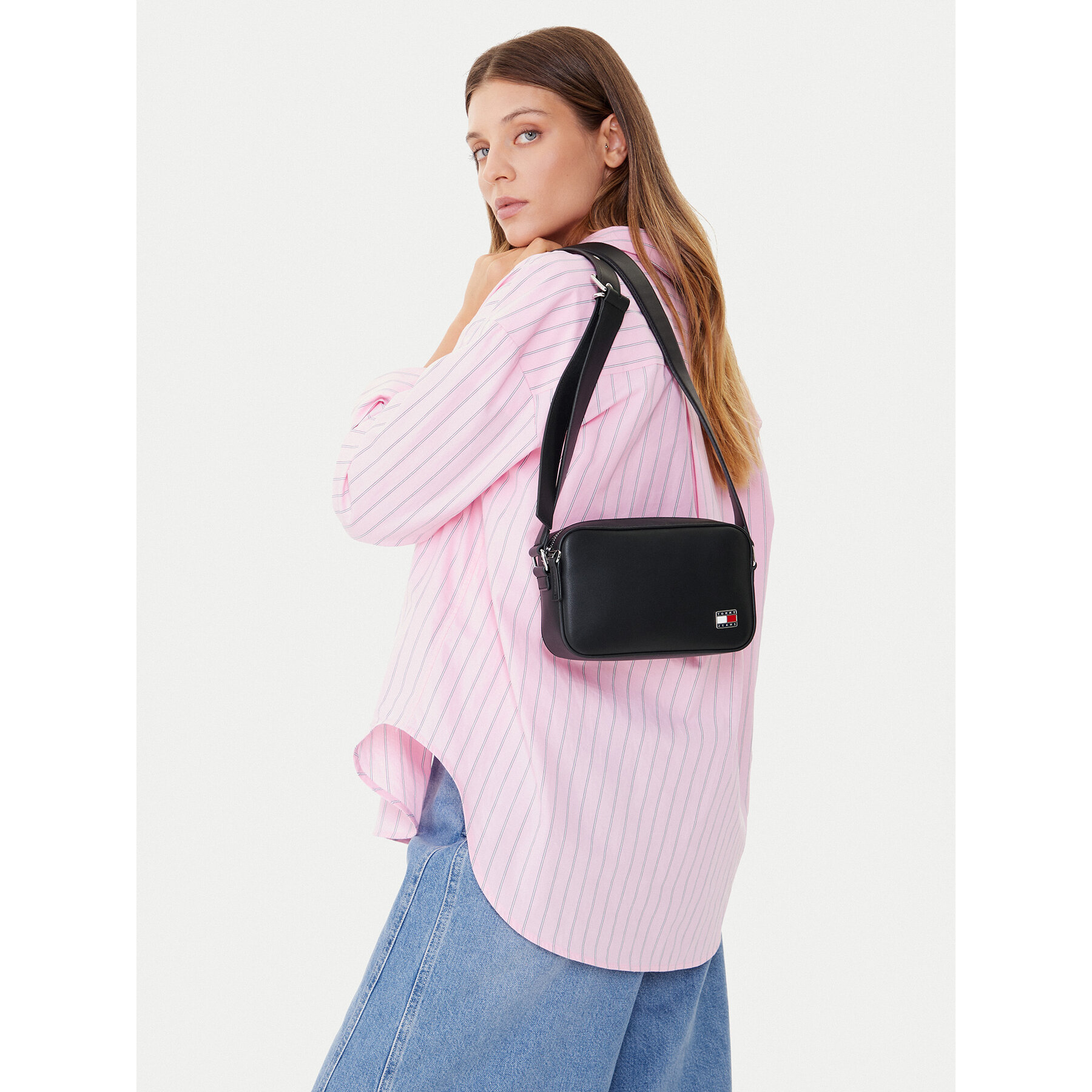 Torbica Tommy Jeans Tjw Cool Camera Bag AW0AW17872 Crna