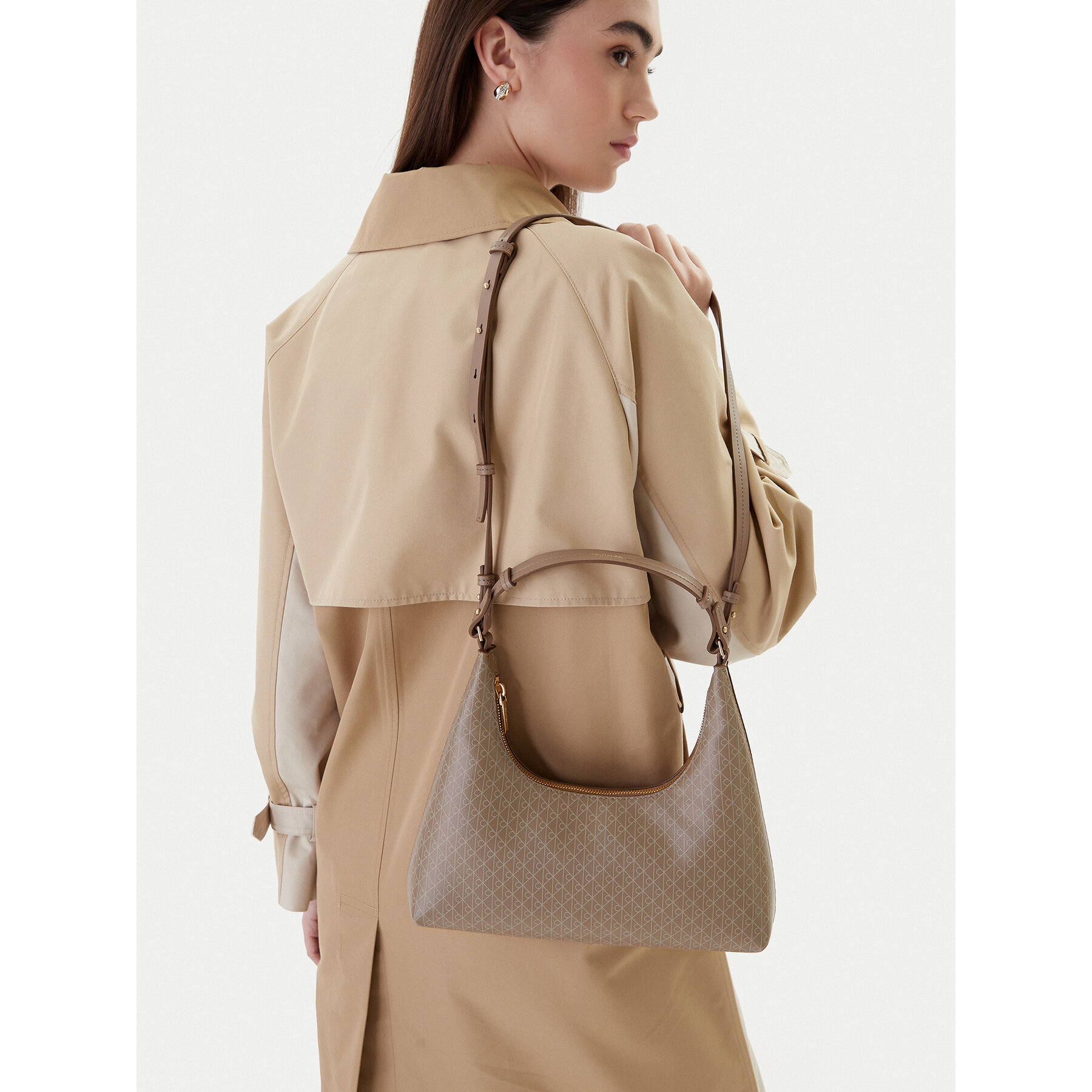 Geantă Calvin Klein Emblem Aop Conv Shoulder Bag LV04F3298G Bej