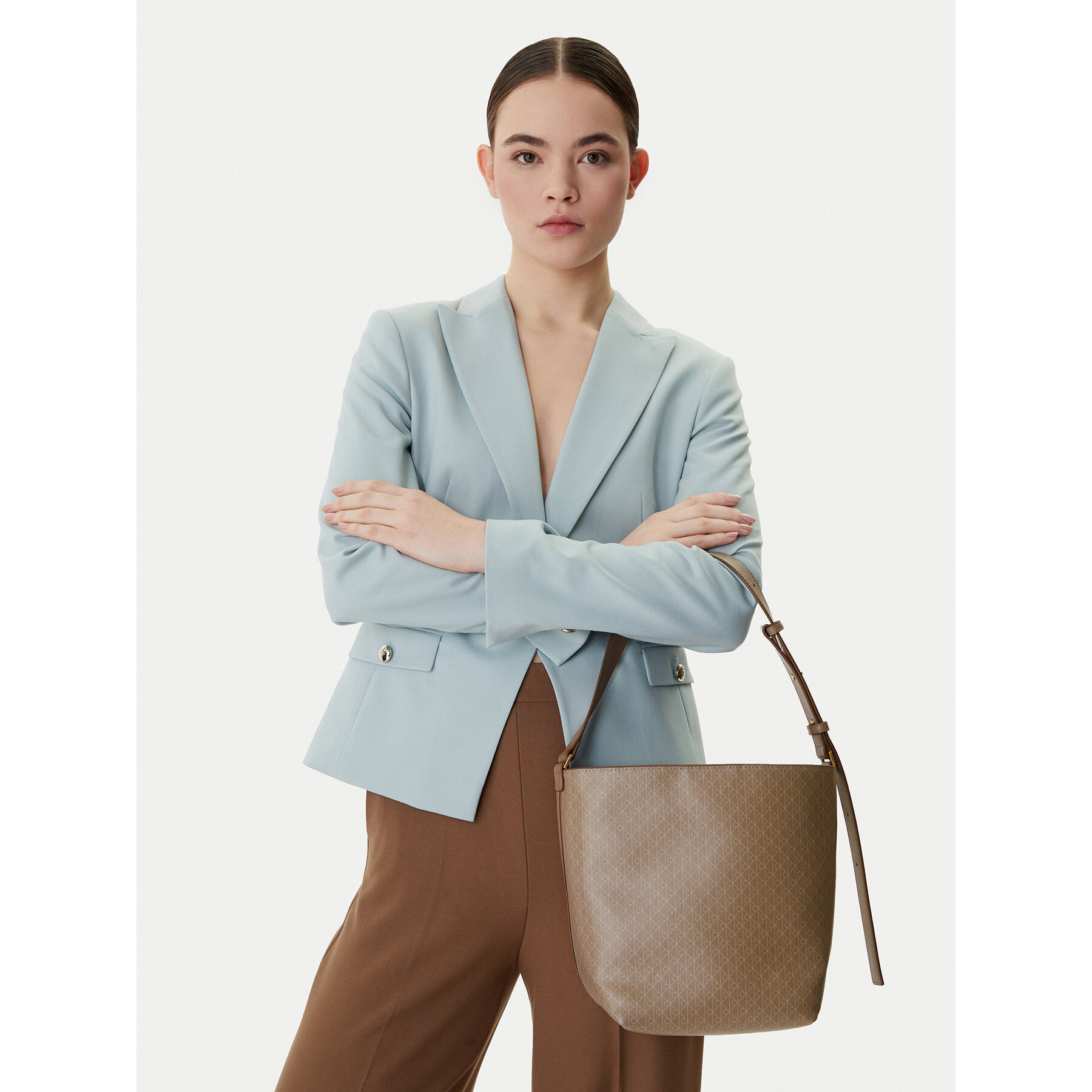 Ročna torba Calvin Klein Emblem Aop Medium Bucket LV04F3365G Bež